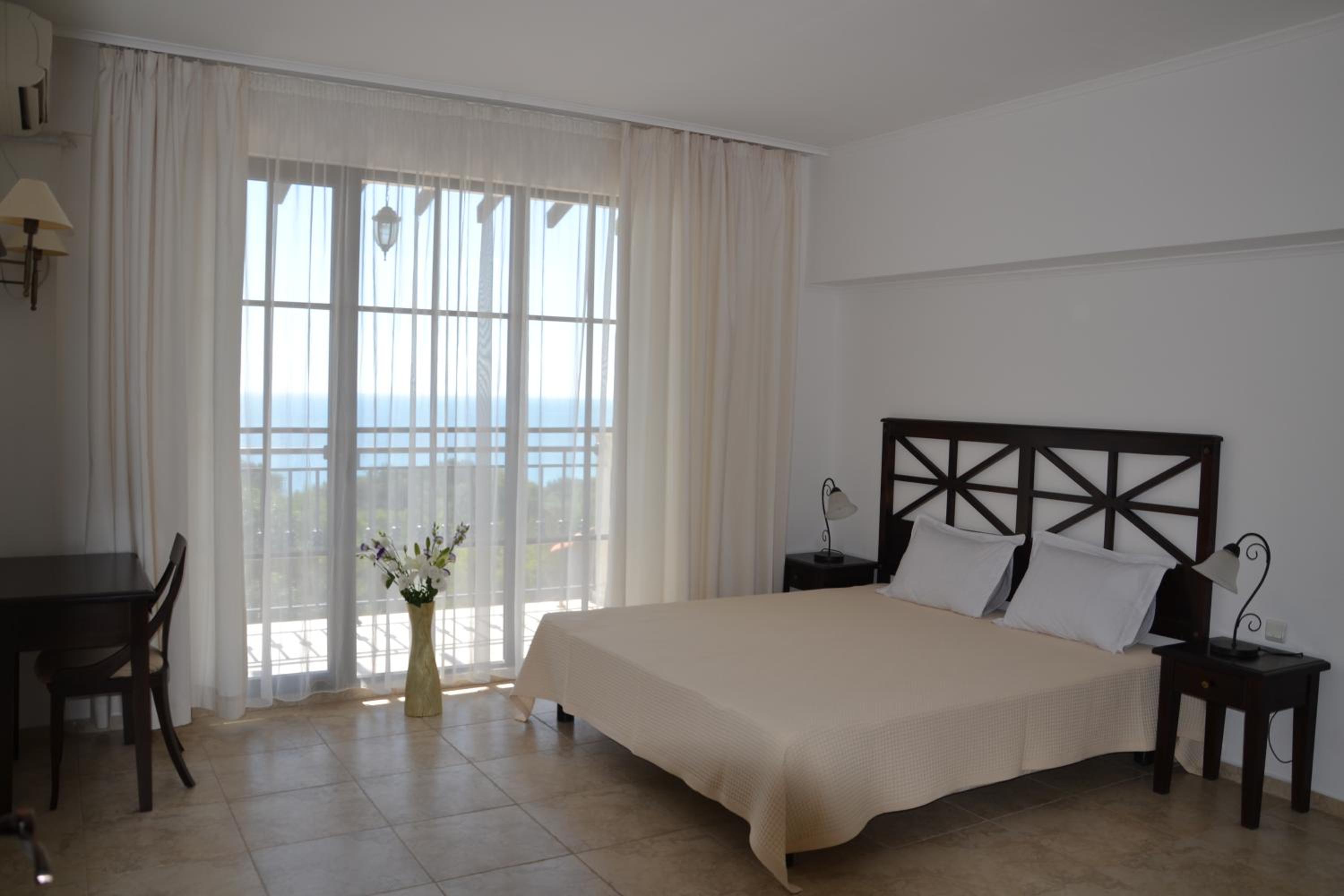 Apartment on the Cliff Obzor view 4