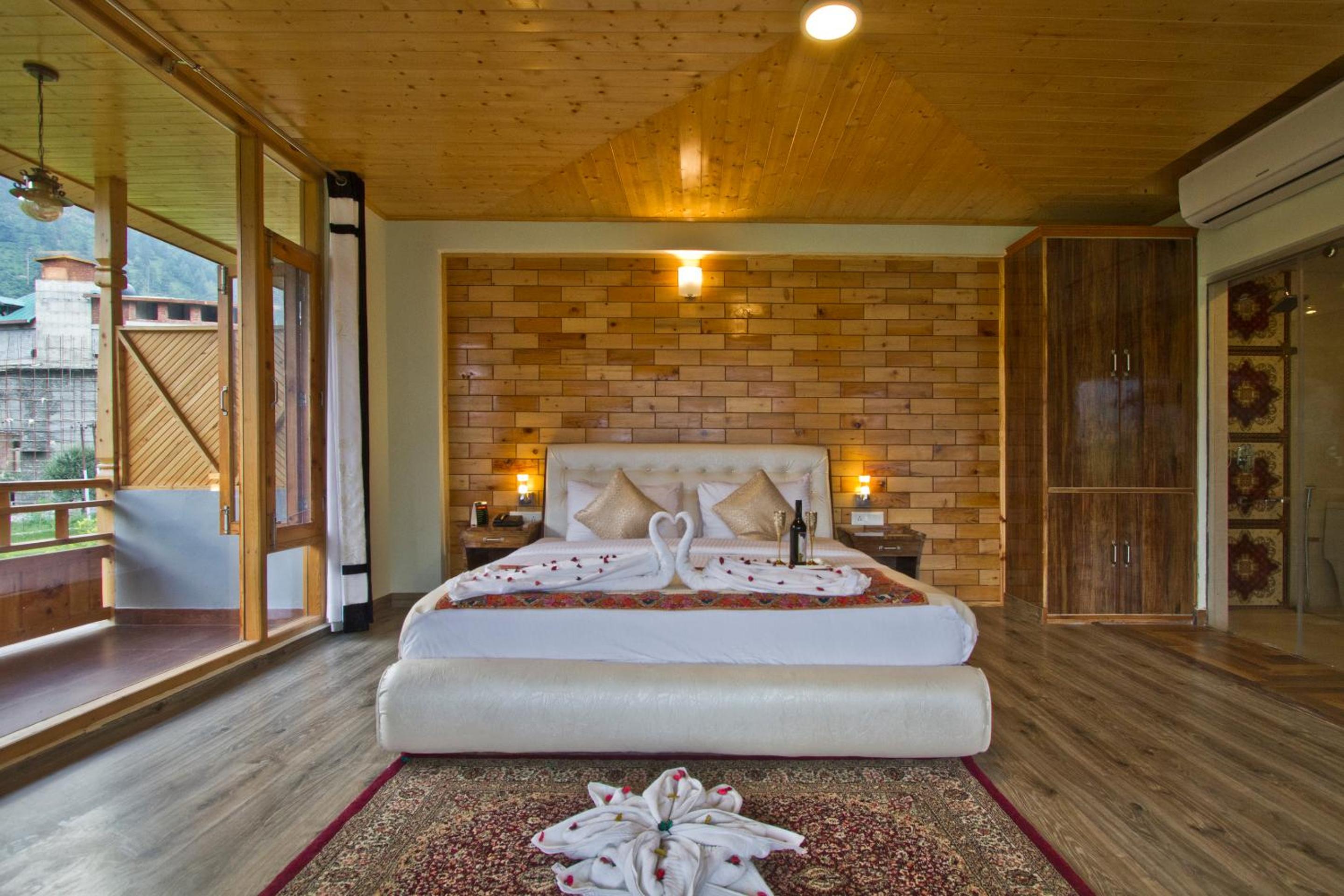 Snow Flakes Resort And Spa Centrally Heated Luxury Resort