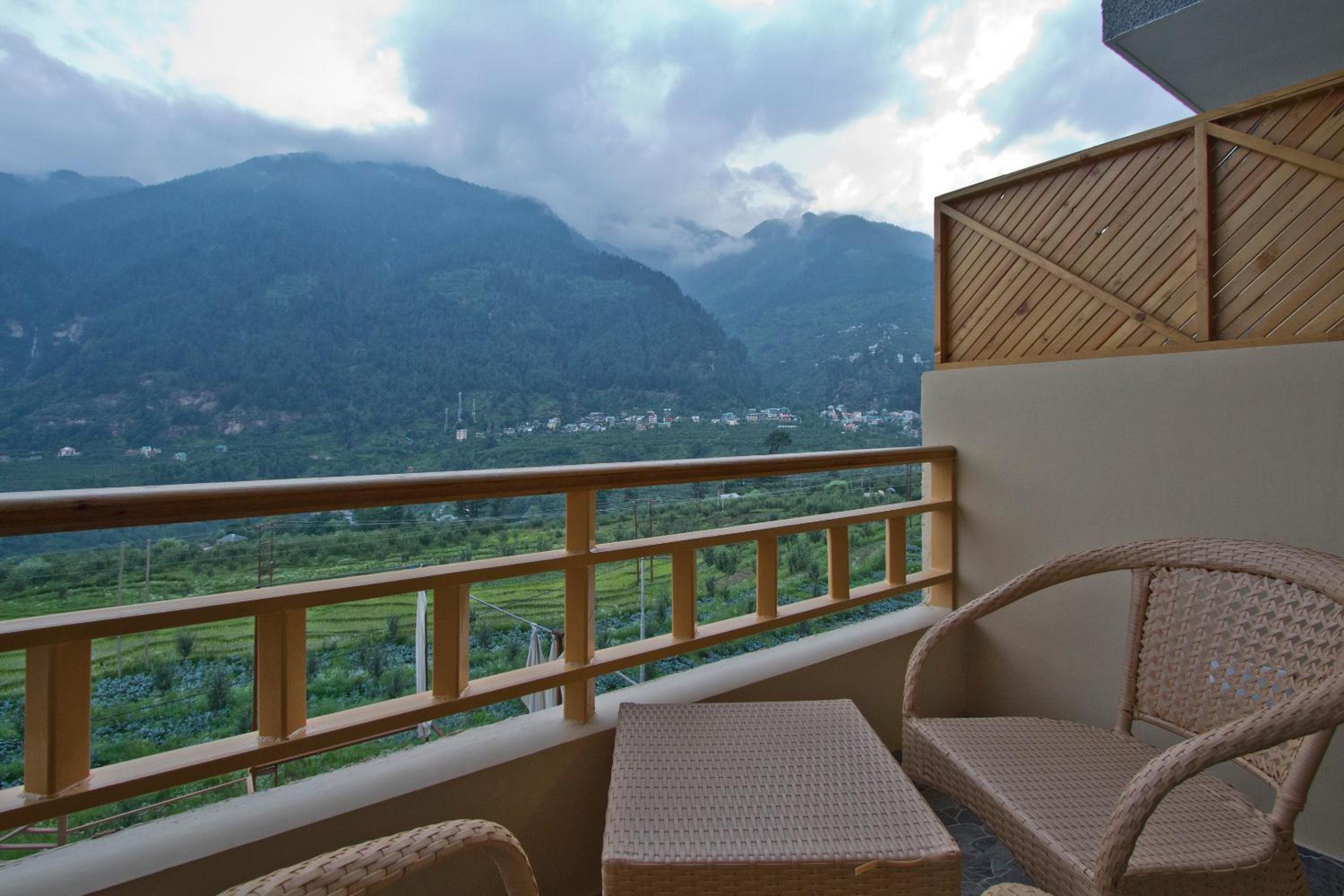 Snow Flakes Resort And Spa Centrally Heated Luxury Resort