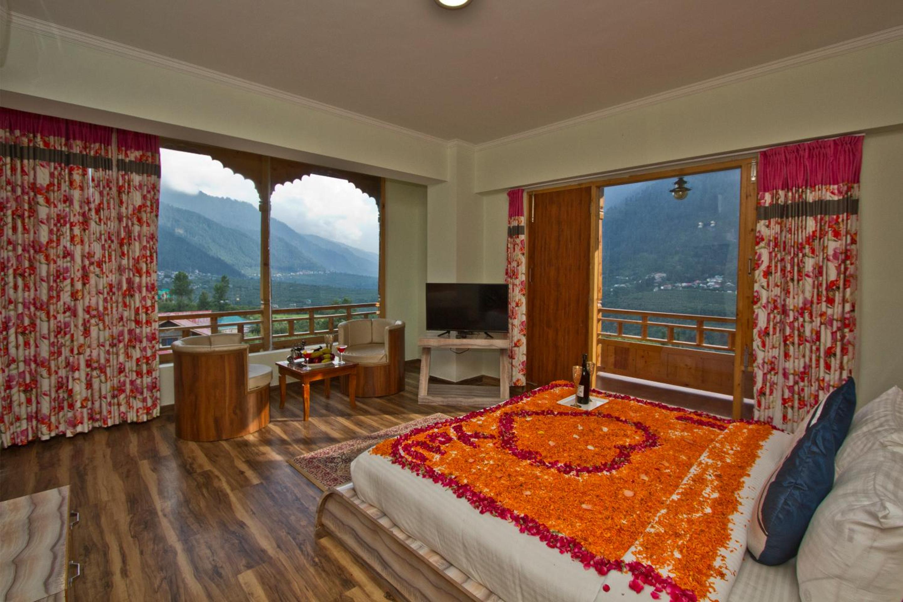 Snow Flakes Resort And Spa Centrally Heated Luxury Resort