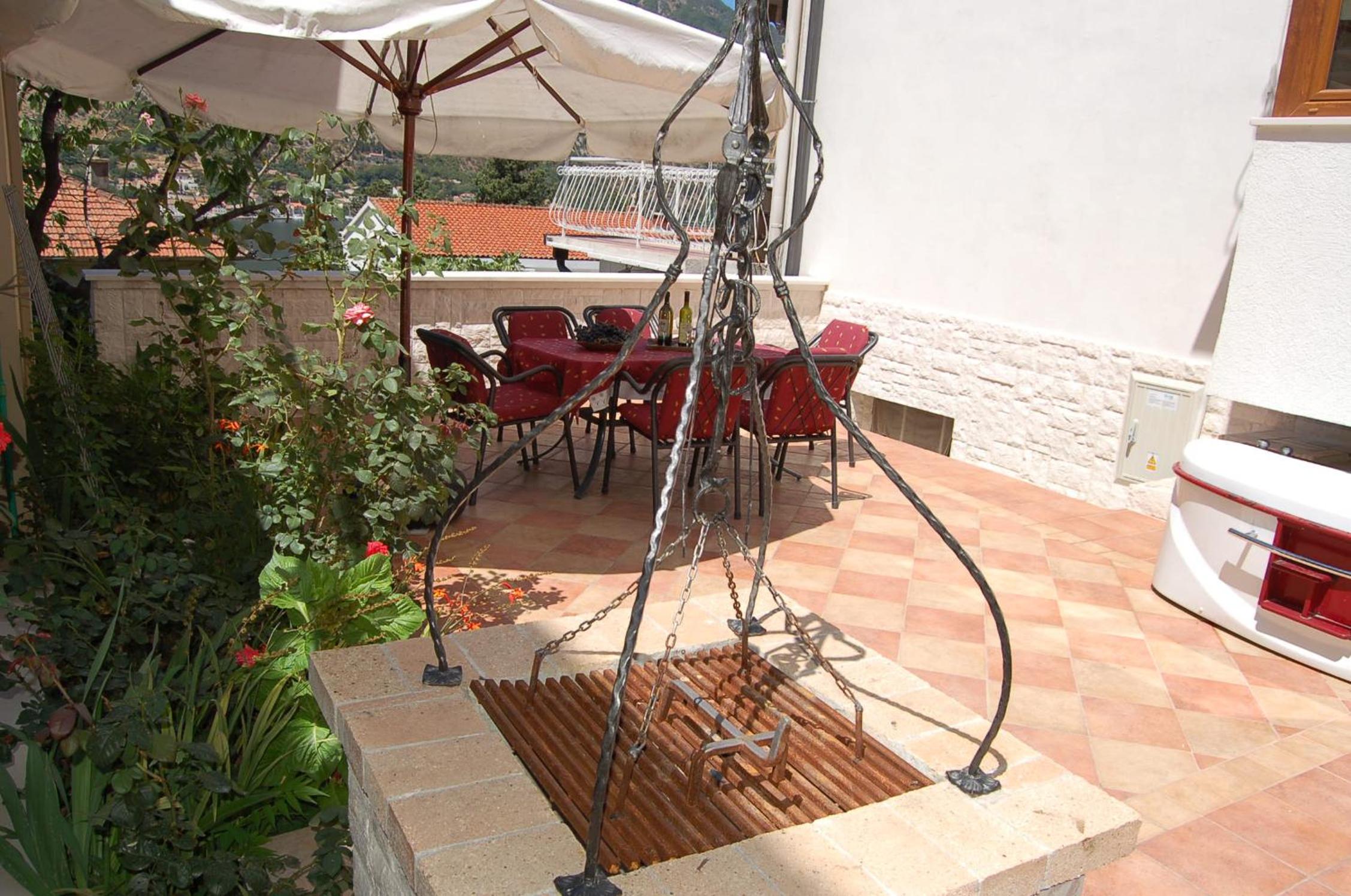 Photo 10