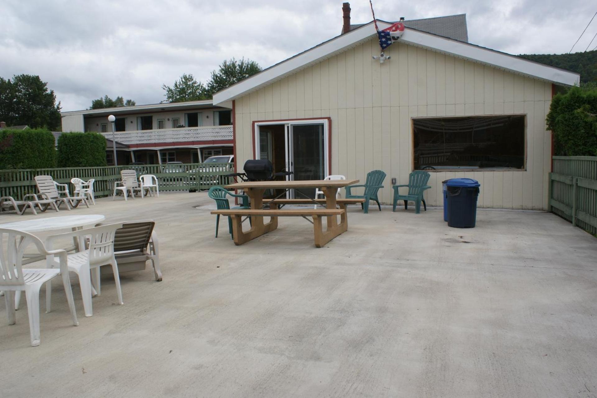 Northern Peaks Motor Inn