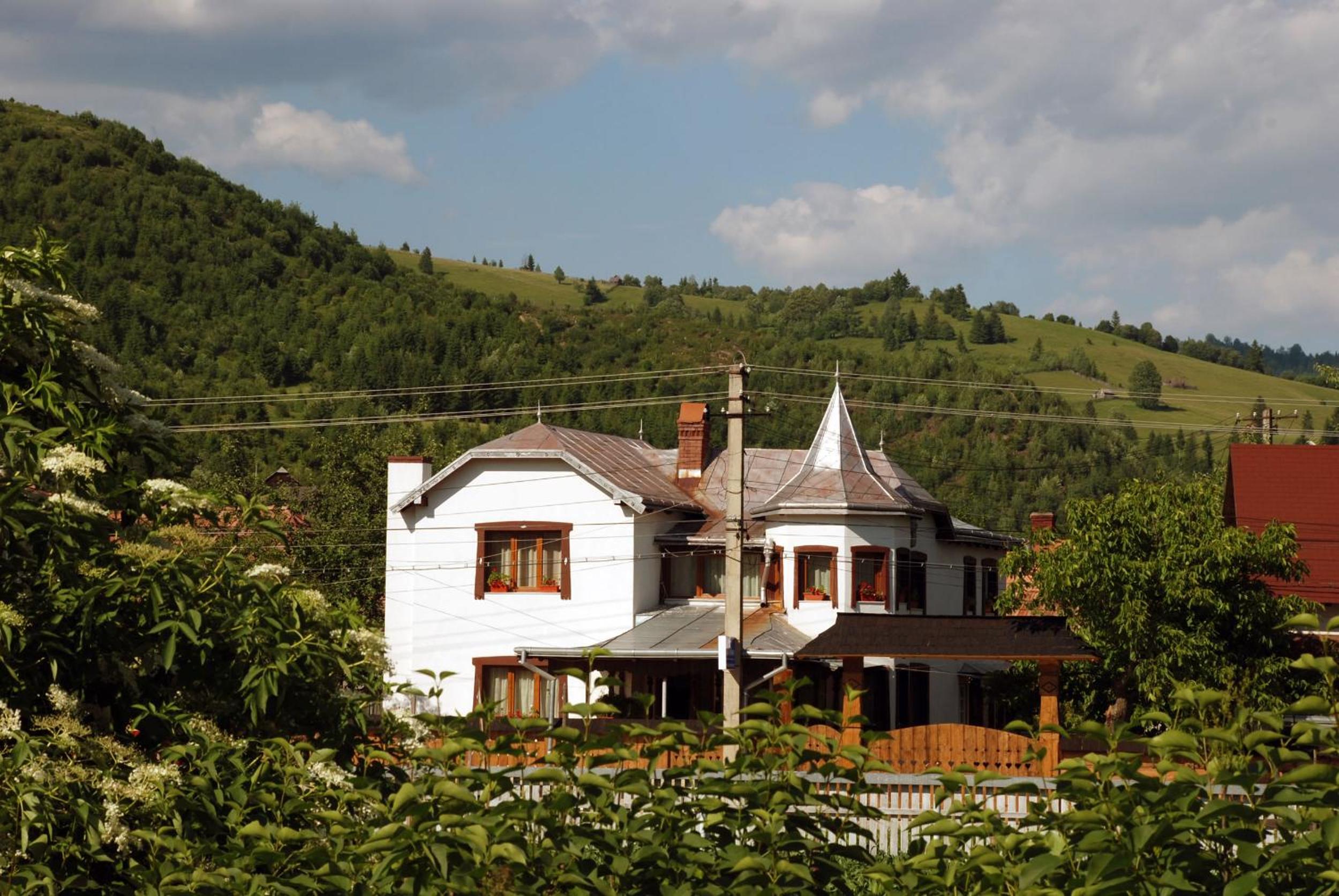 Pensiunea Casa Bianca - Bucovina view 2