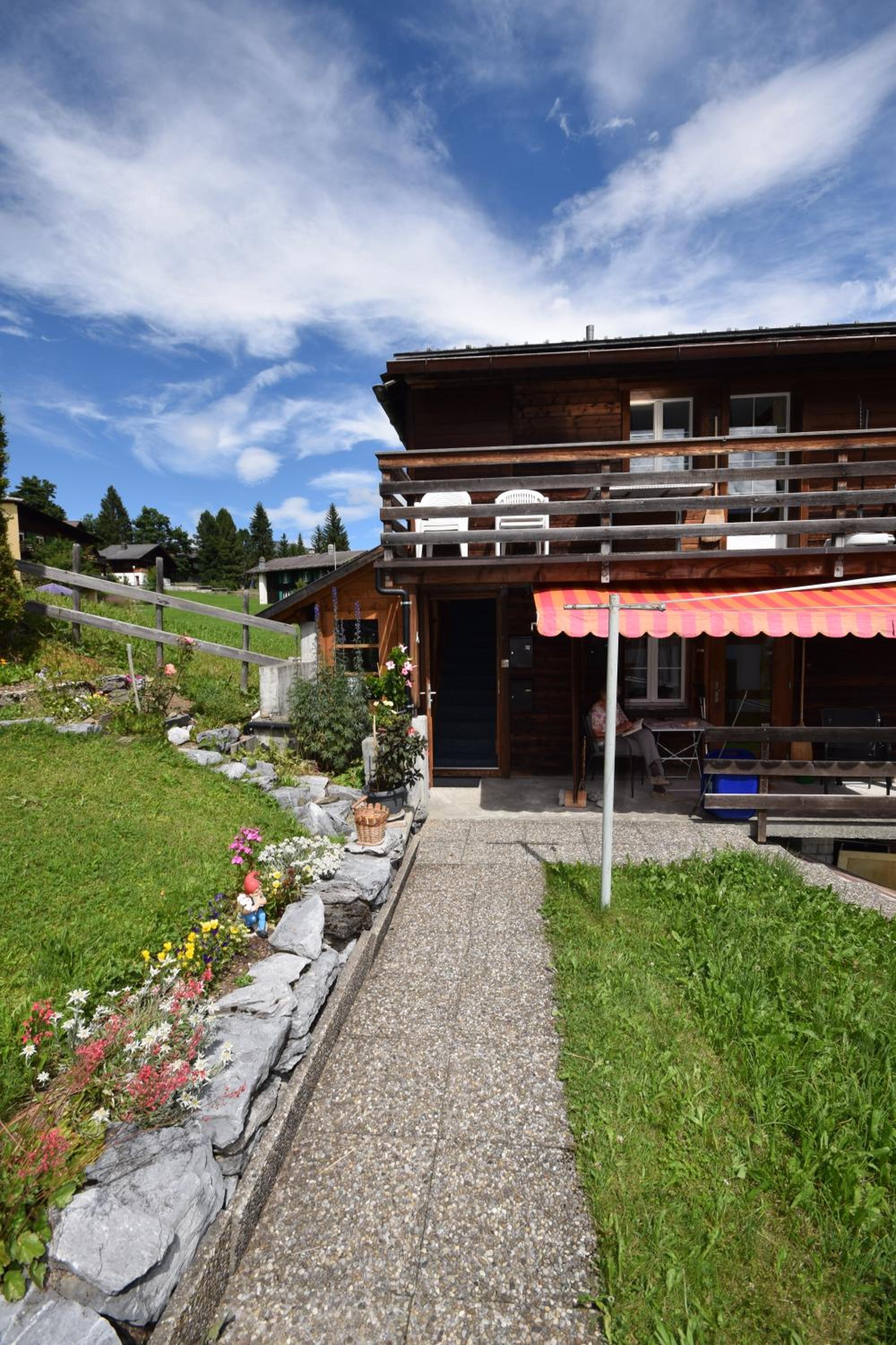 Photo 10