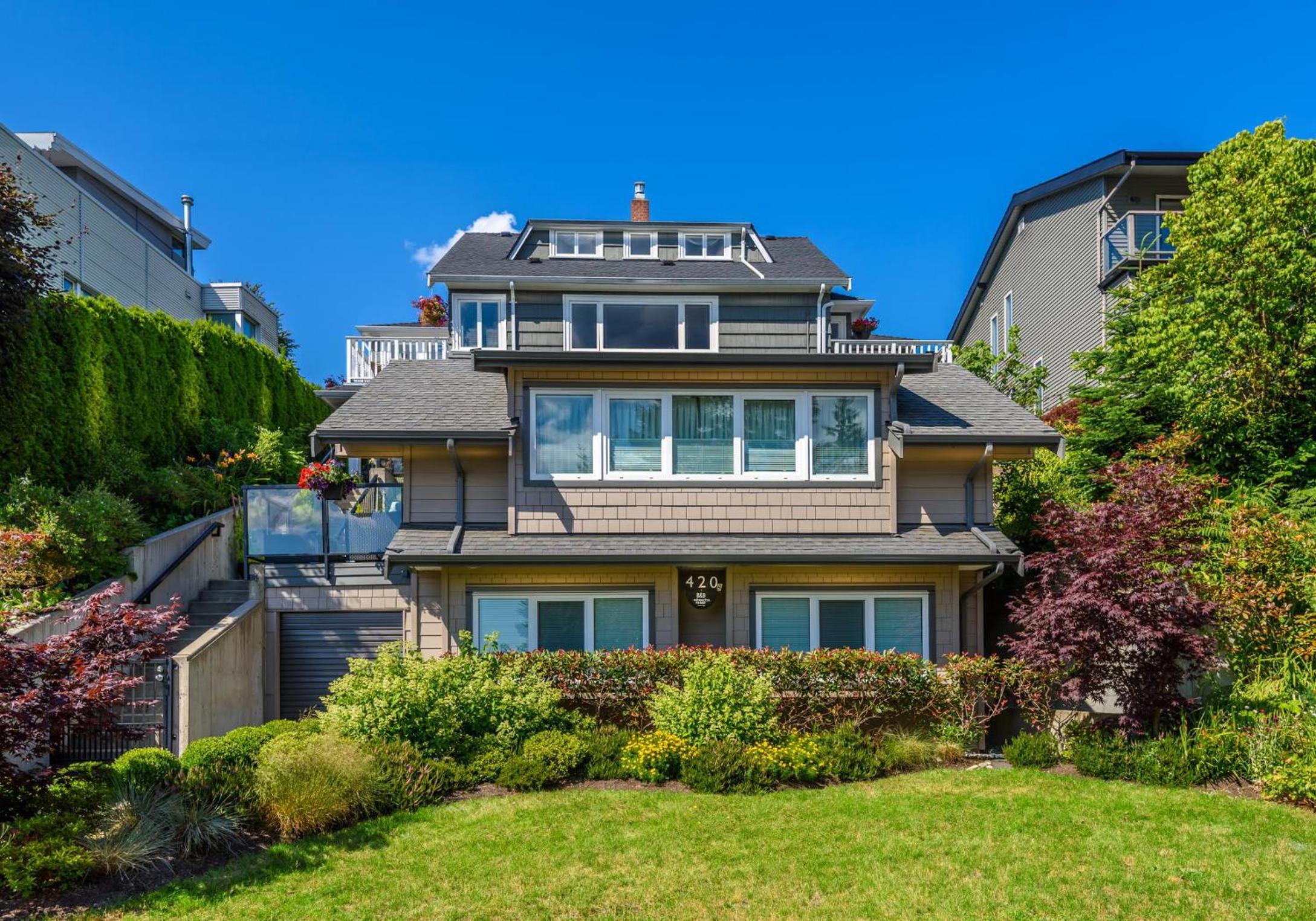 Hotel Crystal's View Bed & Breakfast