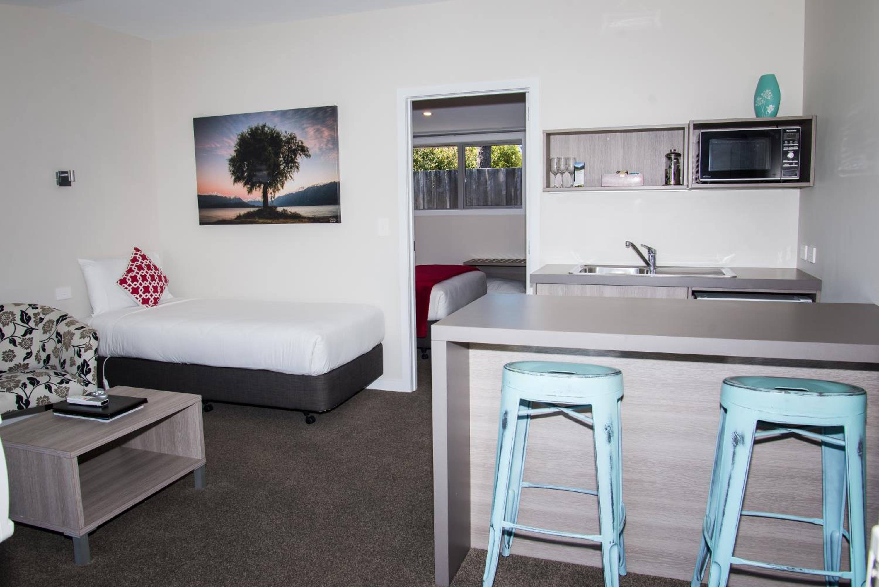 Edgewater Motel