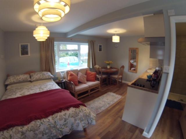 Cheltenham Studio Apartment view 4