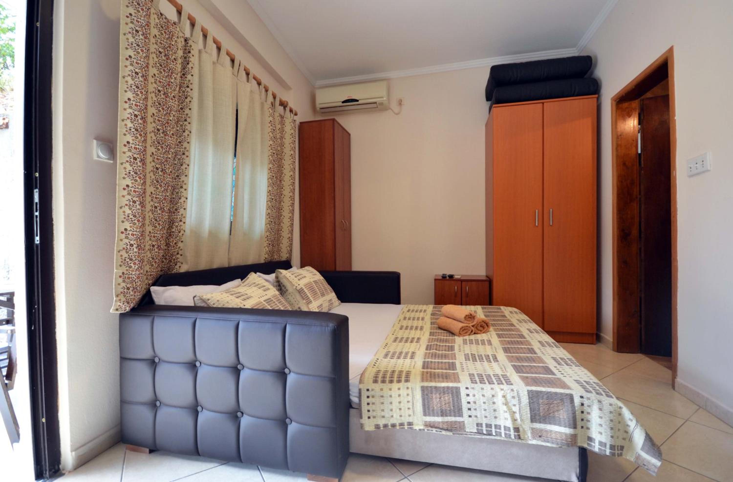 Apartments Dionis