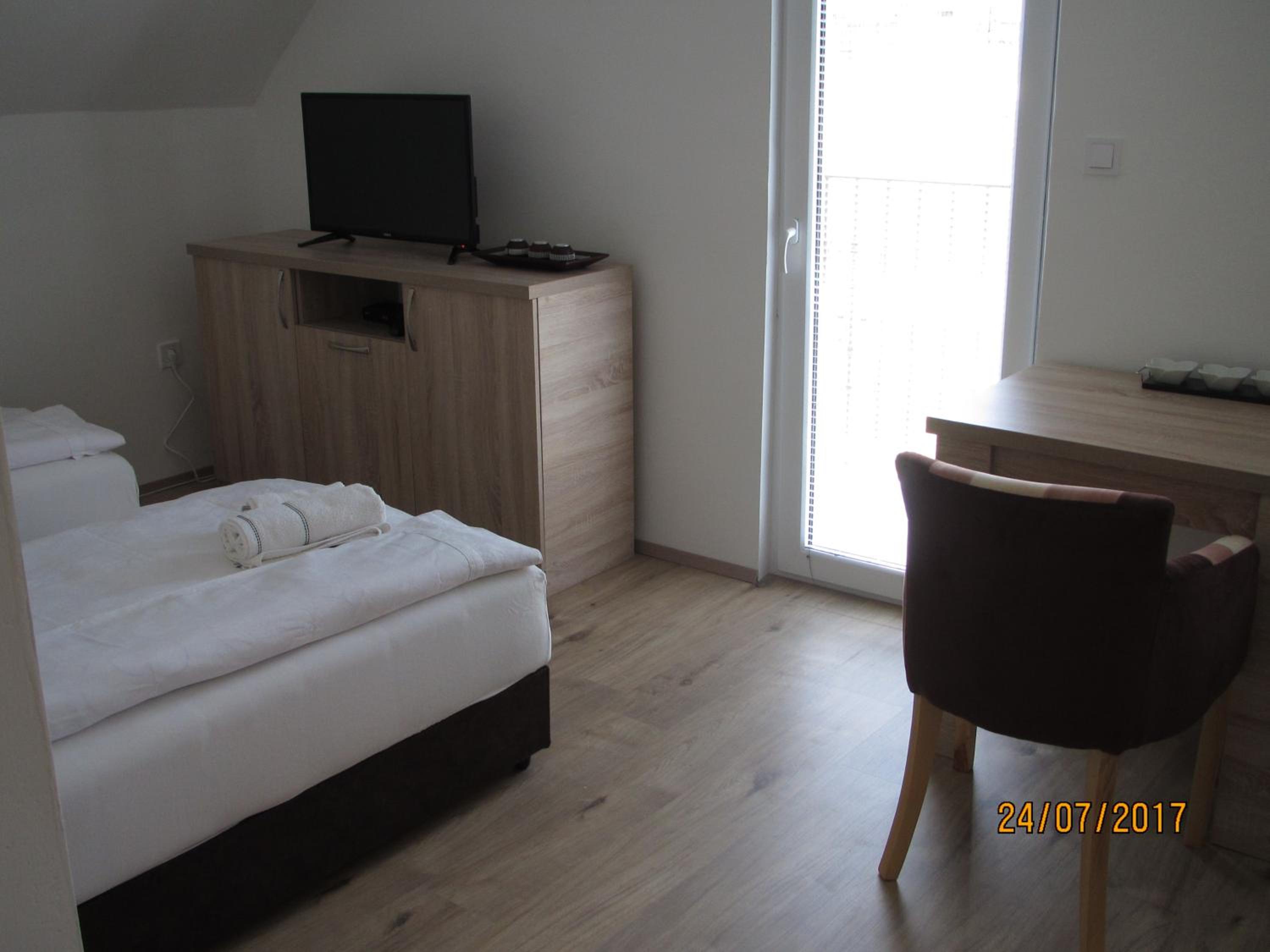 Photo 48