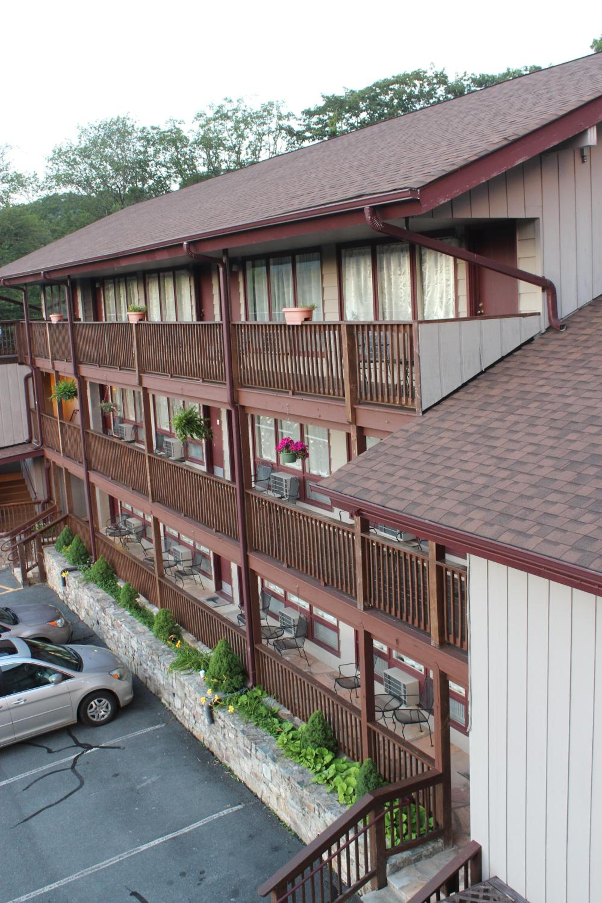Cliff Dwellers Inn