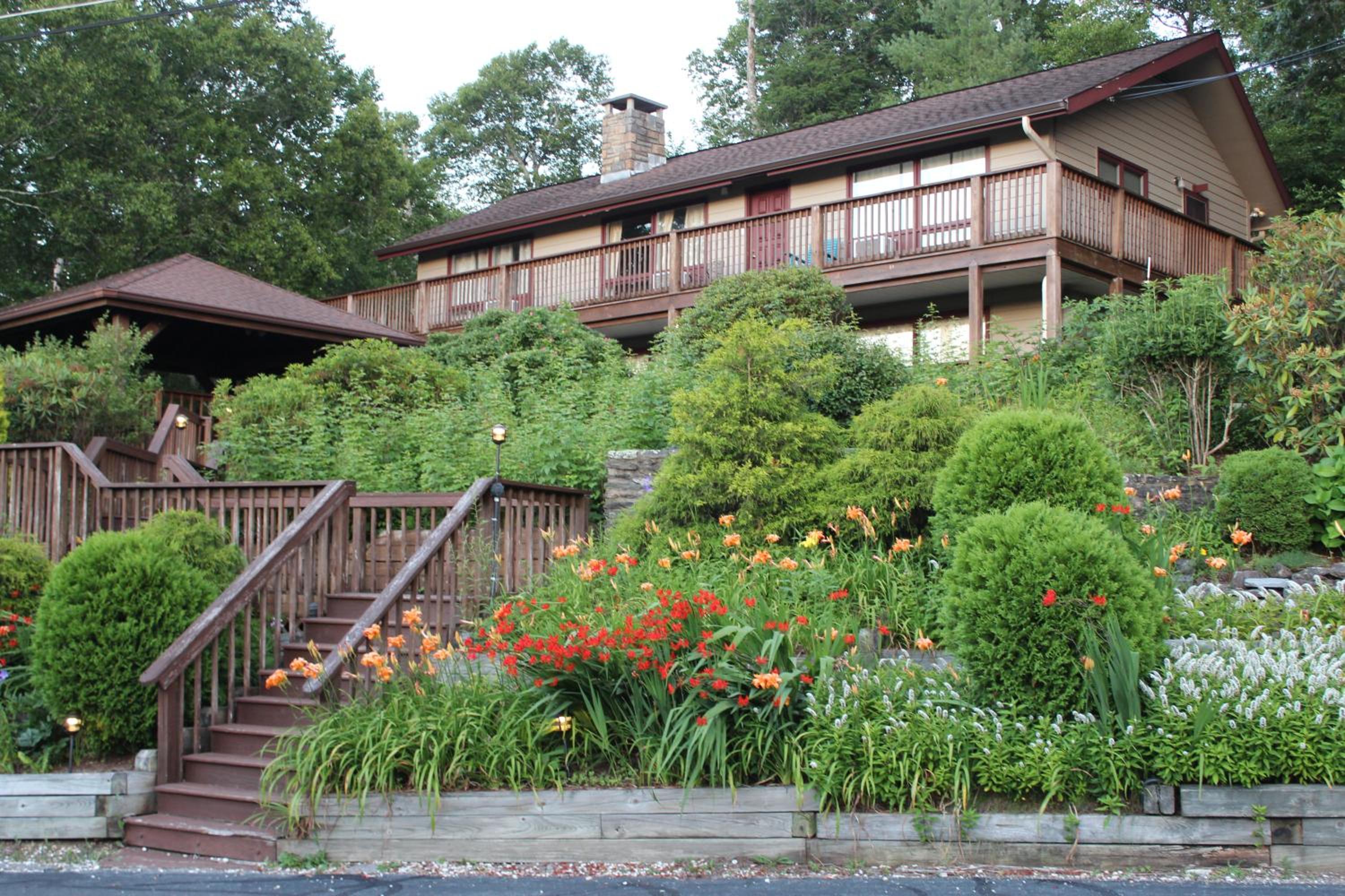 Cliff Dwellers Inn