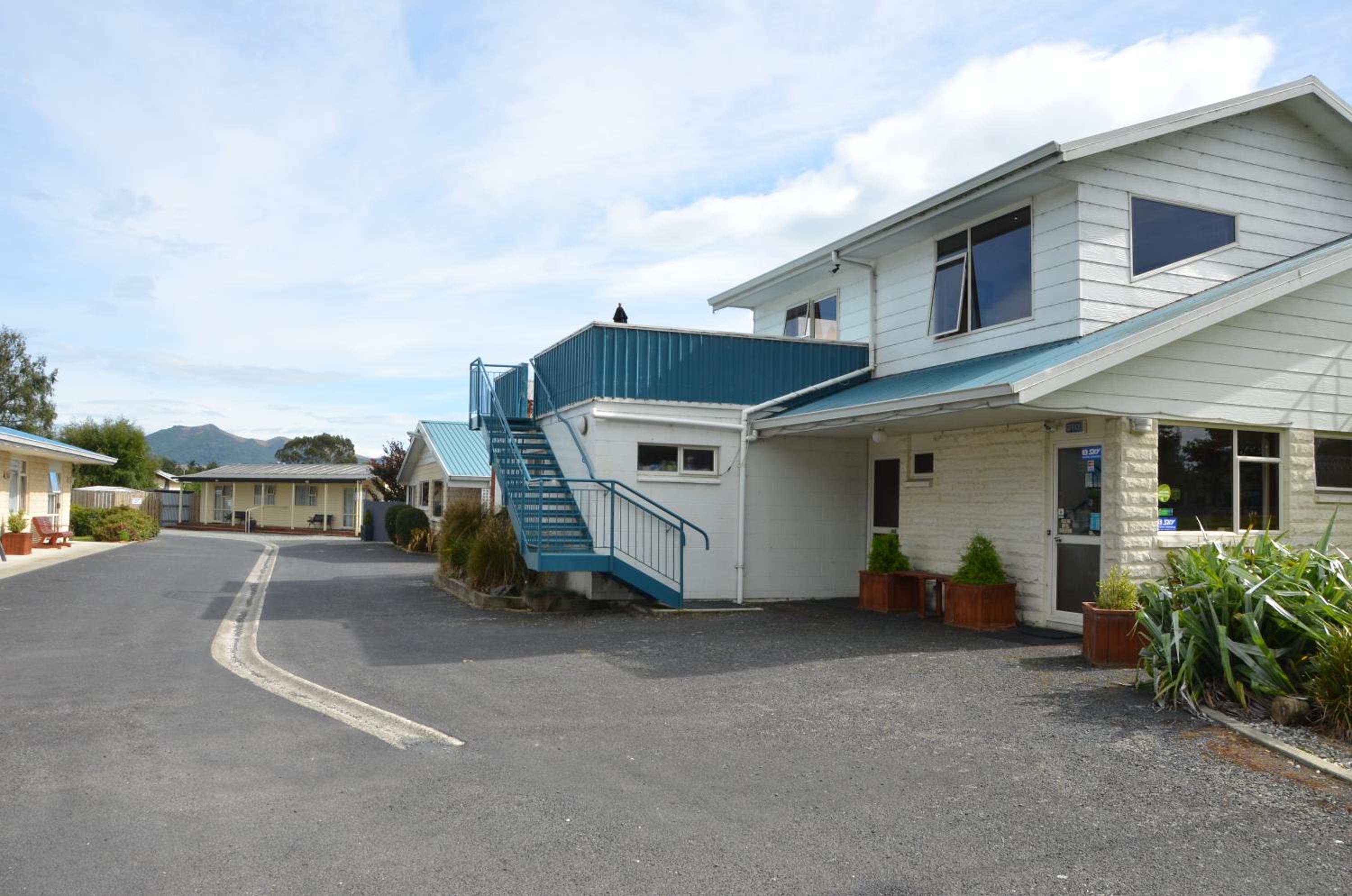 Esplanade Motels
