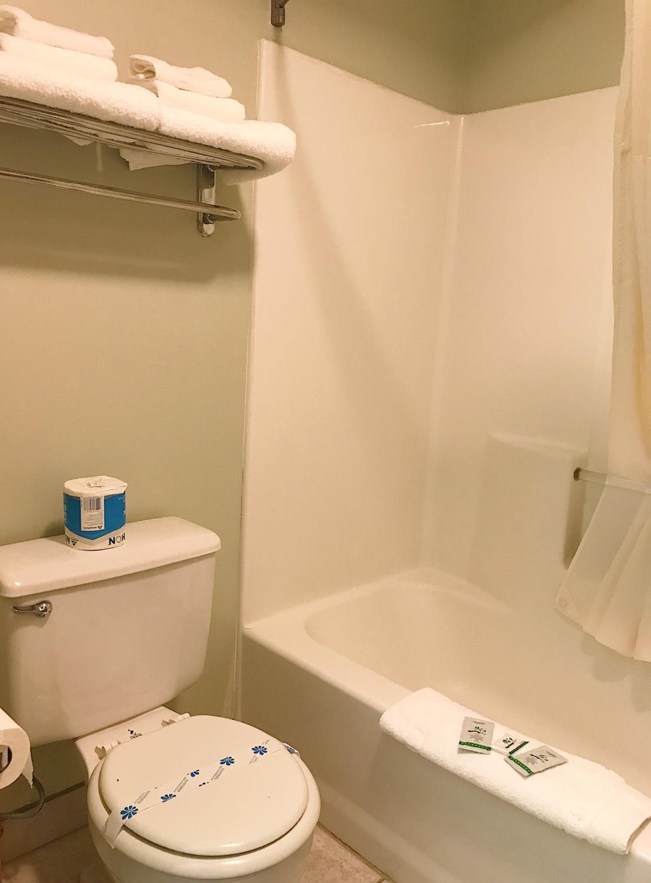 Bellingham Vacations - Bay City Inn - Property Image 23