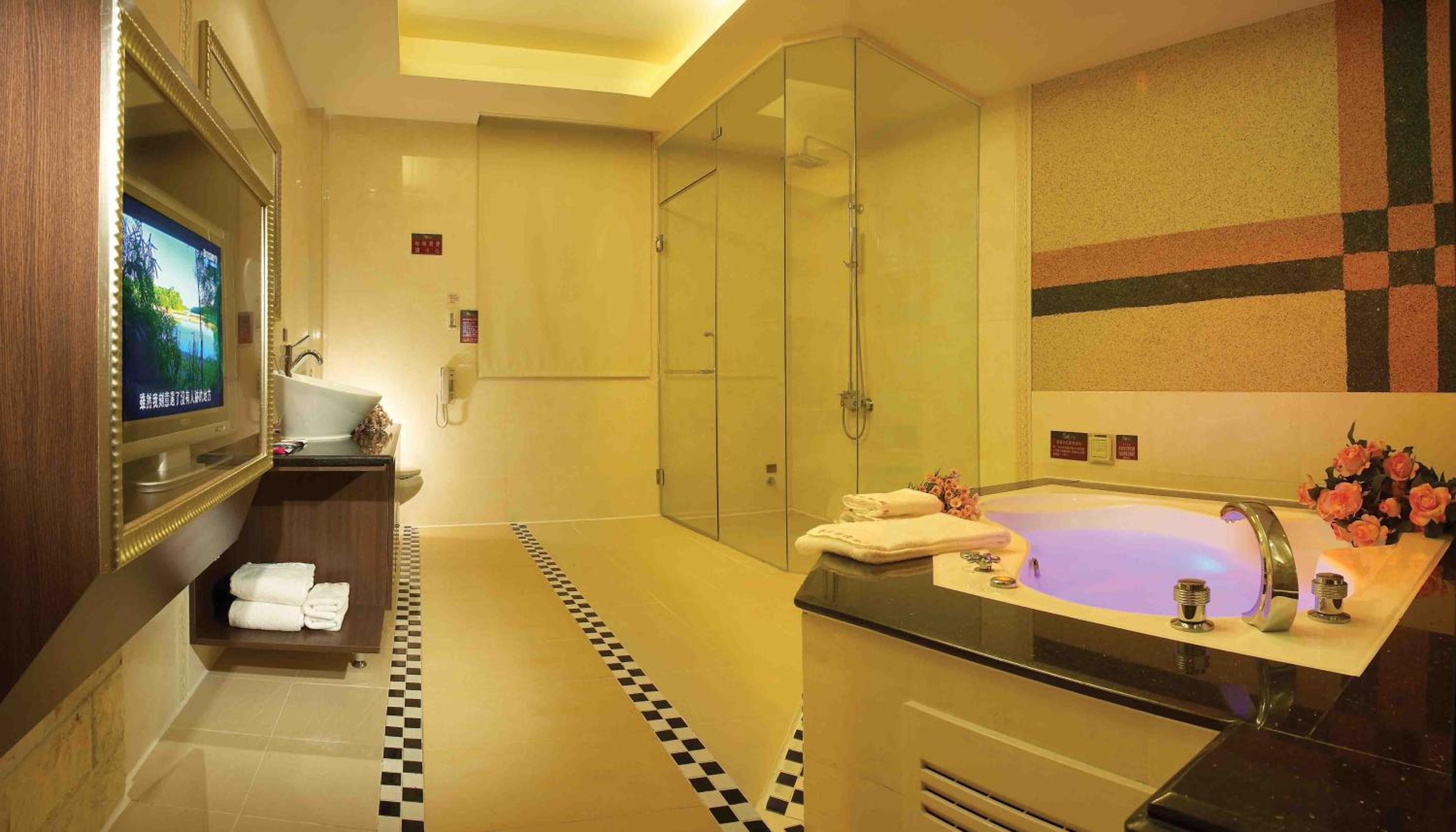 Chateau Motel & Spa - Zuoying view 4