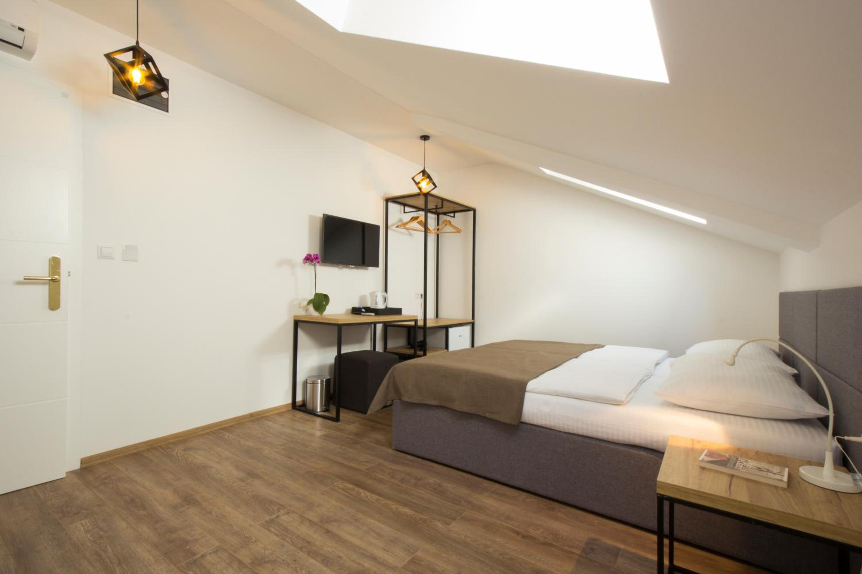 Riverside Residence