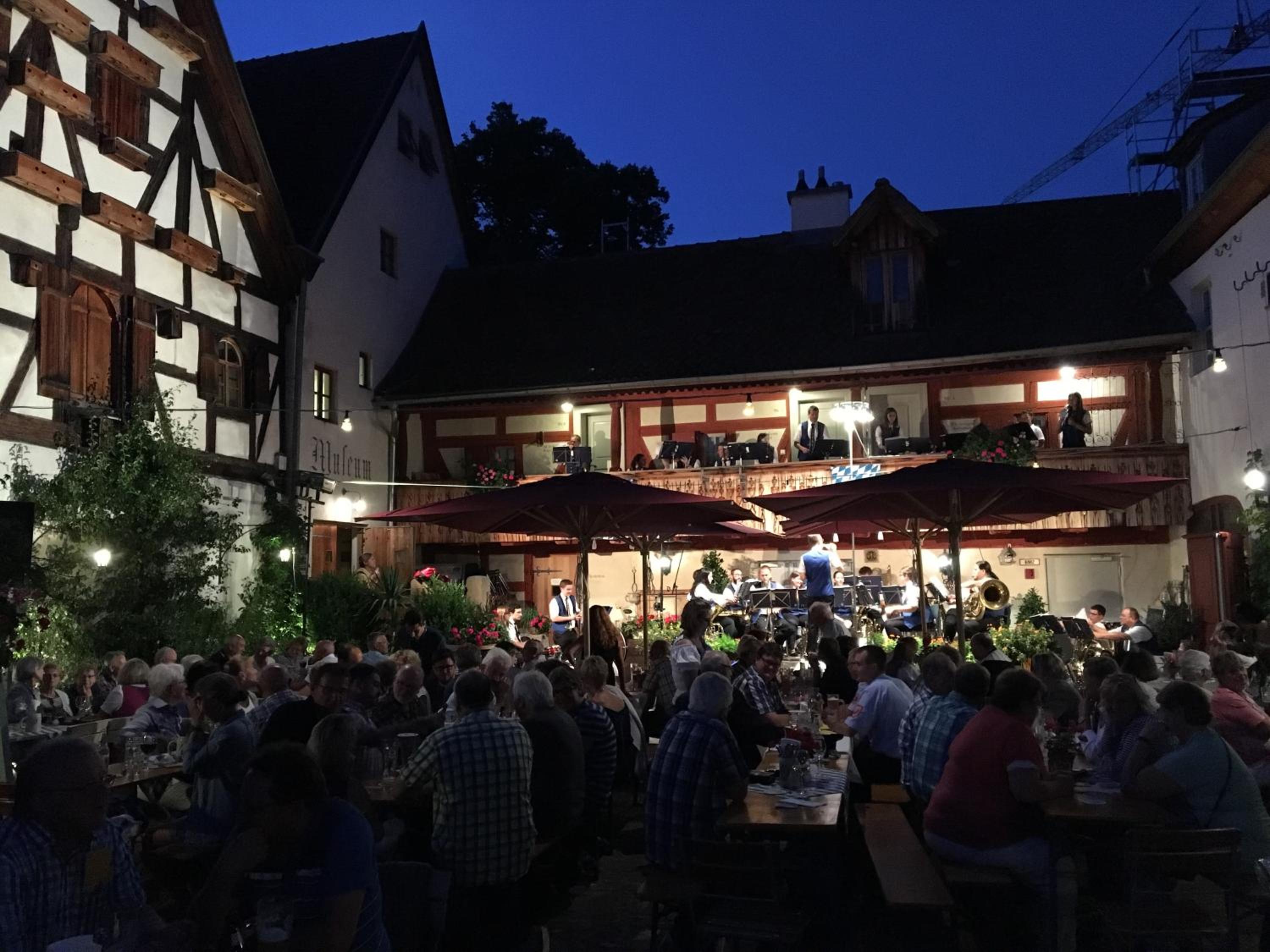 Hotel zum schwarzen Ross und Gutmann Zur Post