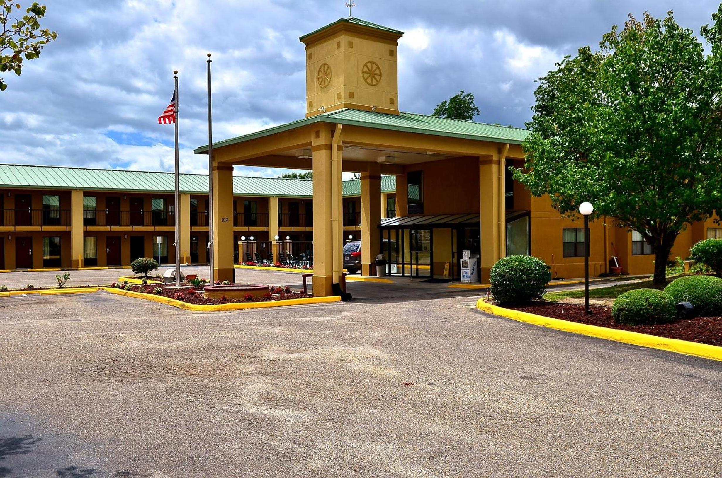 Executive Inn Opp