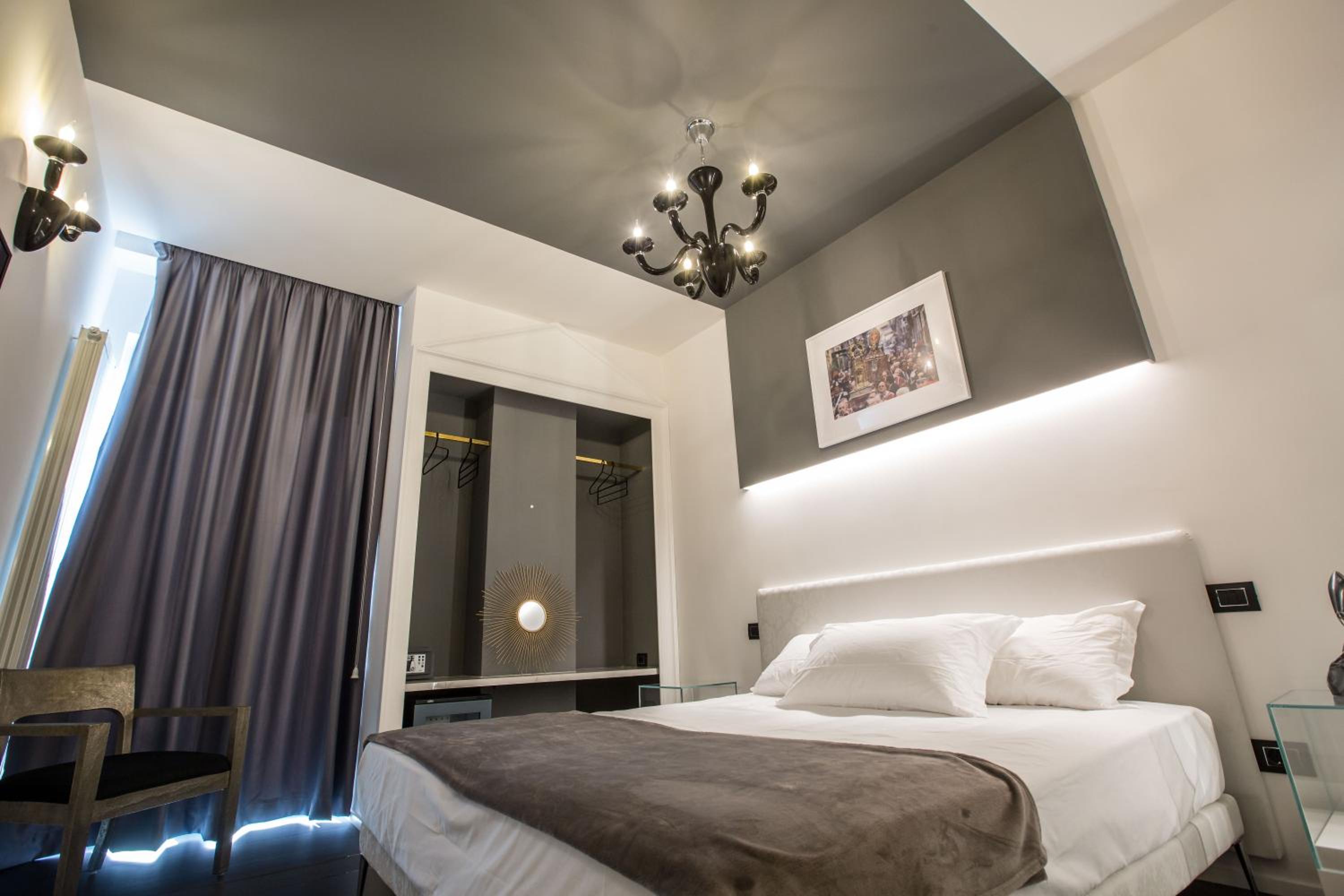 The Boutique Napoli Suite
