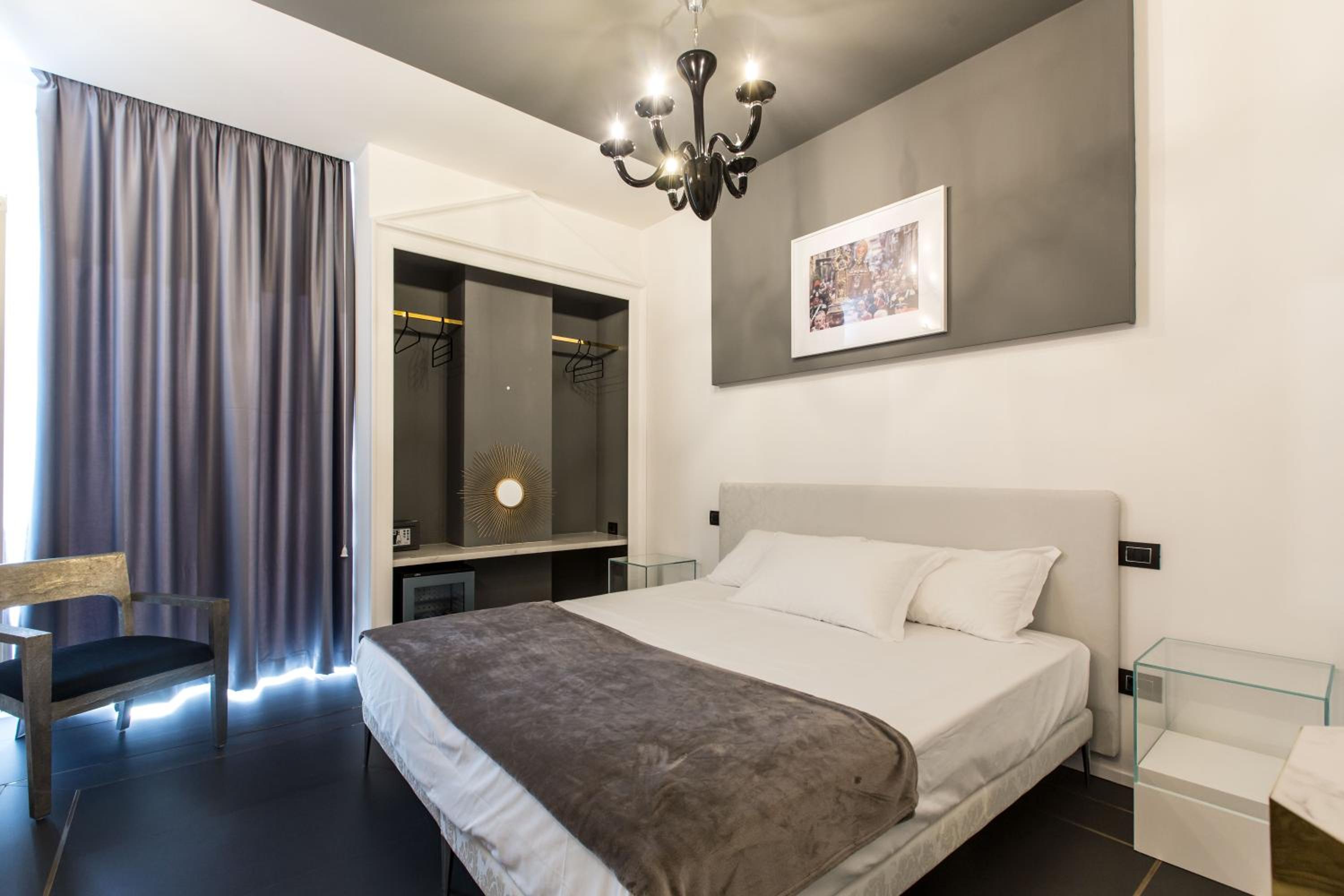 The Boutique Napoli Suite