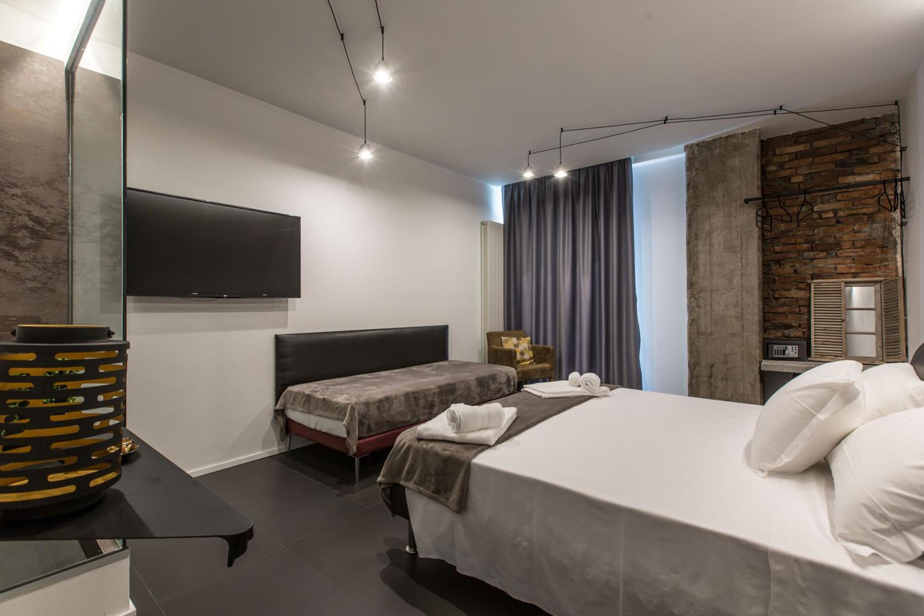 The Boutique Napoli Suite