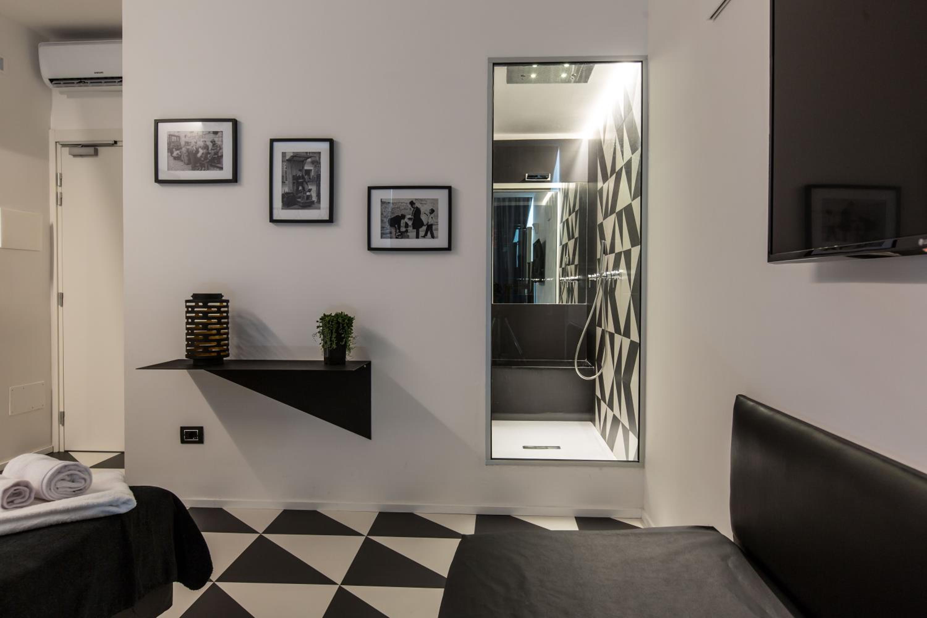 The Boutique Napoli Suite
