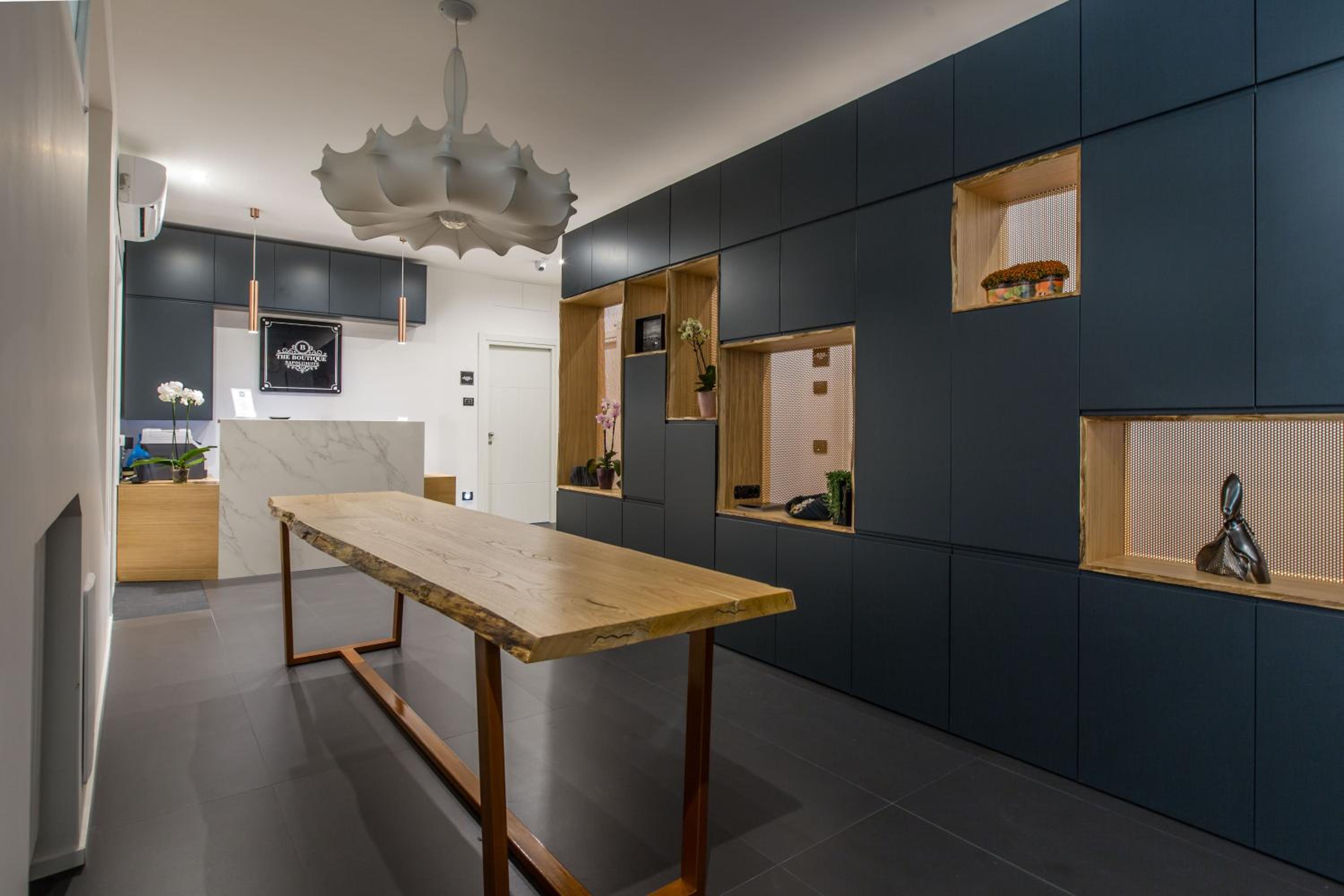 The Boutique Napoli Suite