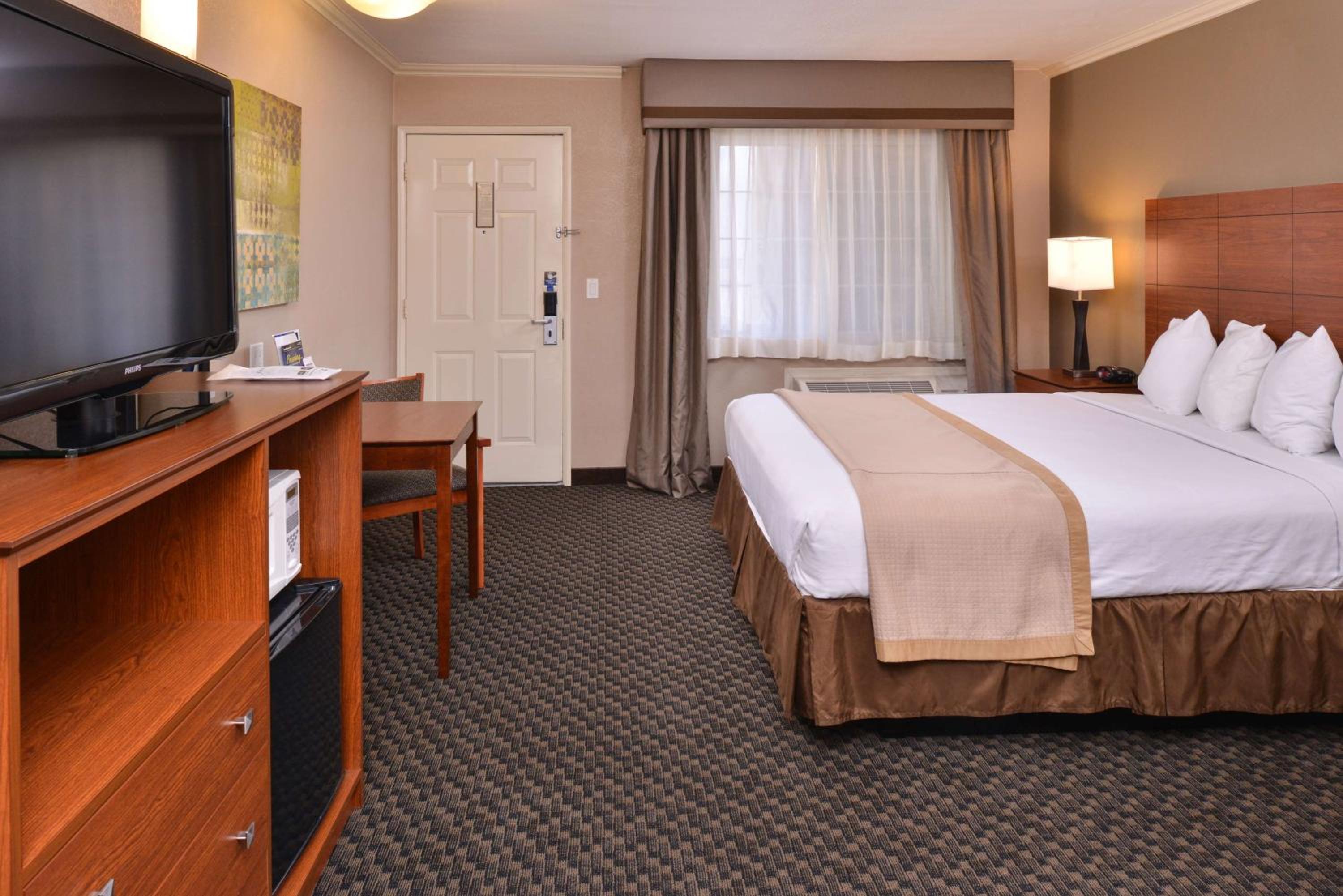 Oxnard Vacations - Best Western Oxnard Inn - Property Image 25