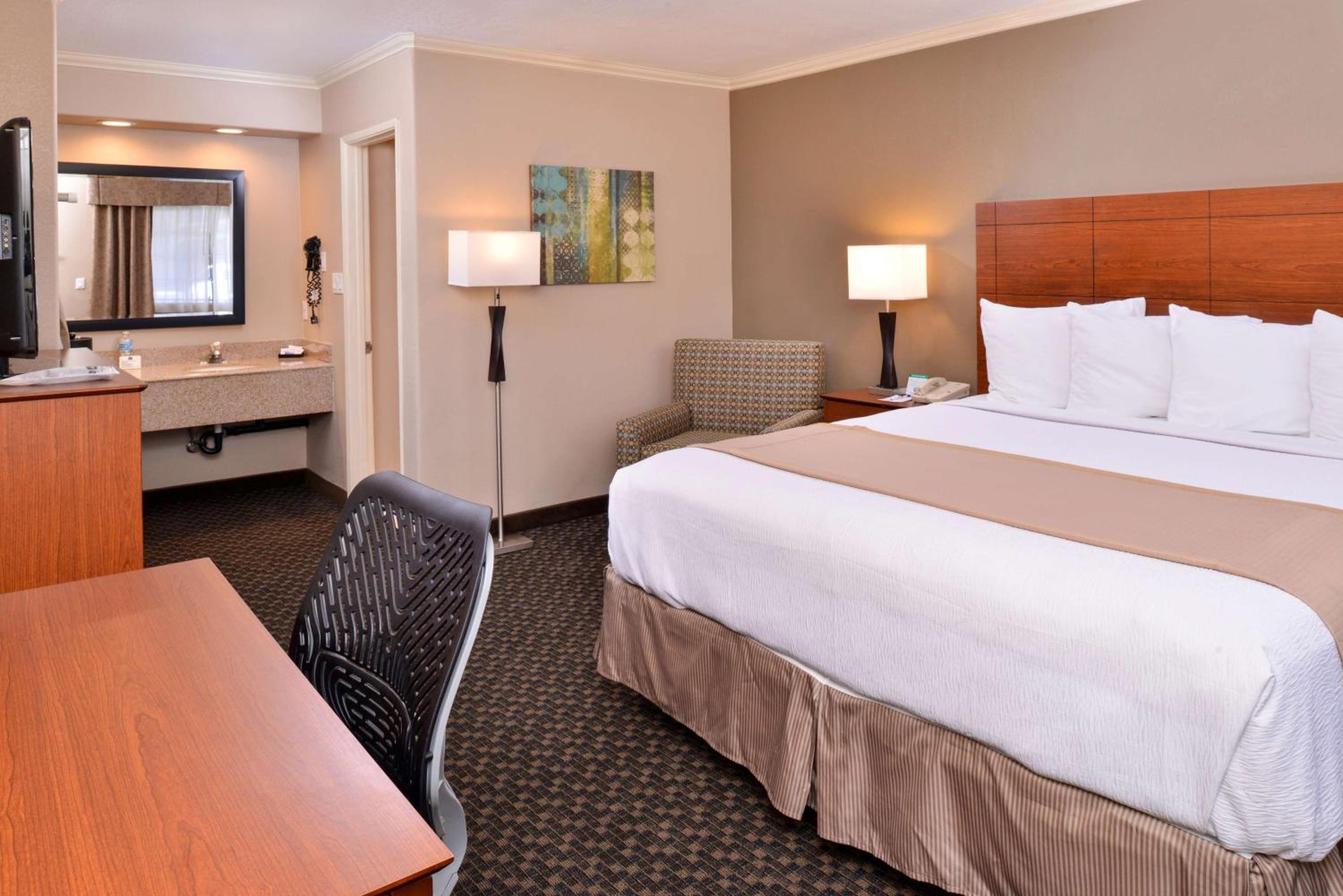 Oxnard Vacations - Best Western Oxnard Inn - Property Image 36