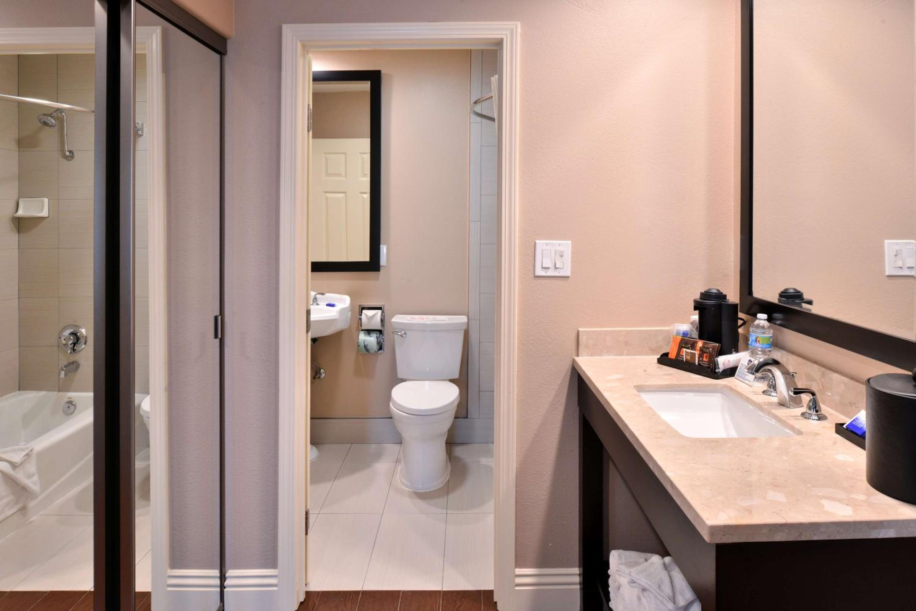 Oxnard Vacations - Best Western Oxnard Inn - Property Image 9