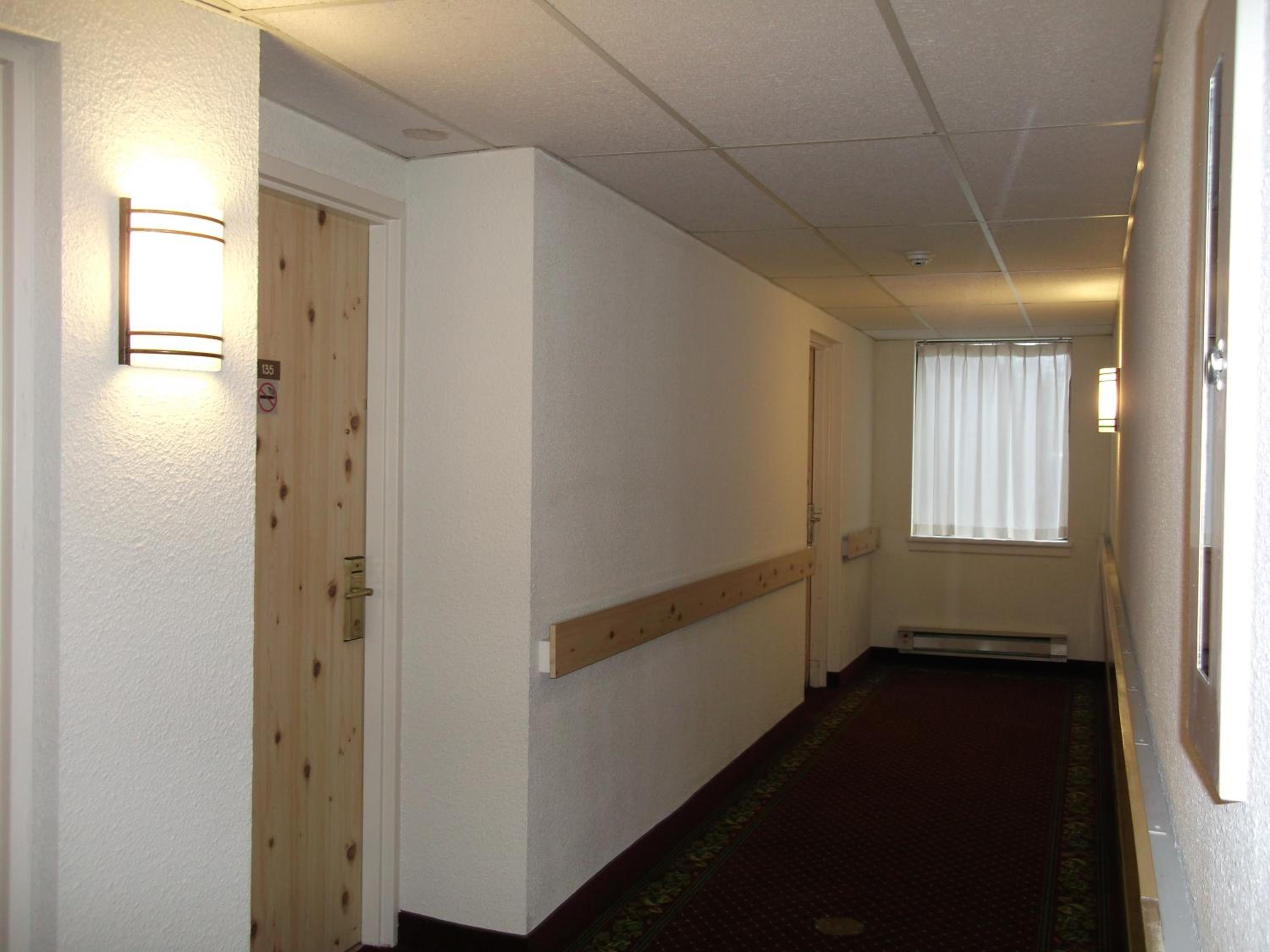 North Bay Vacations - Travelodge by Wyndham North Bay Lakeshore - Property Image 44
