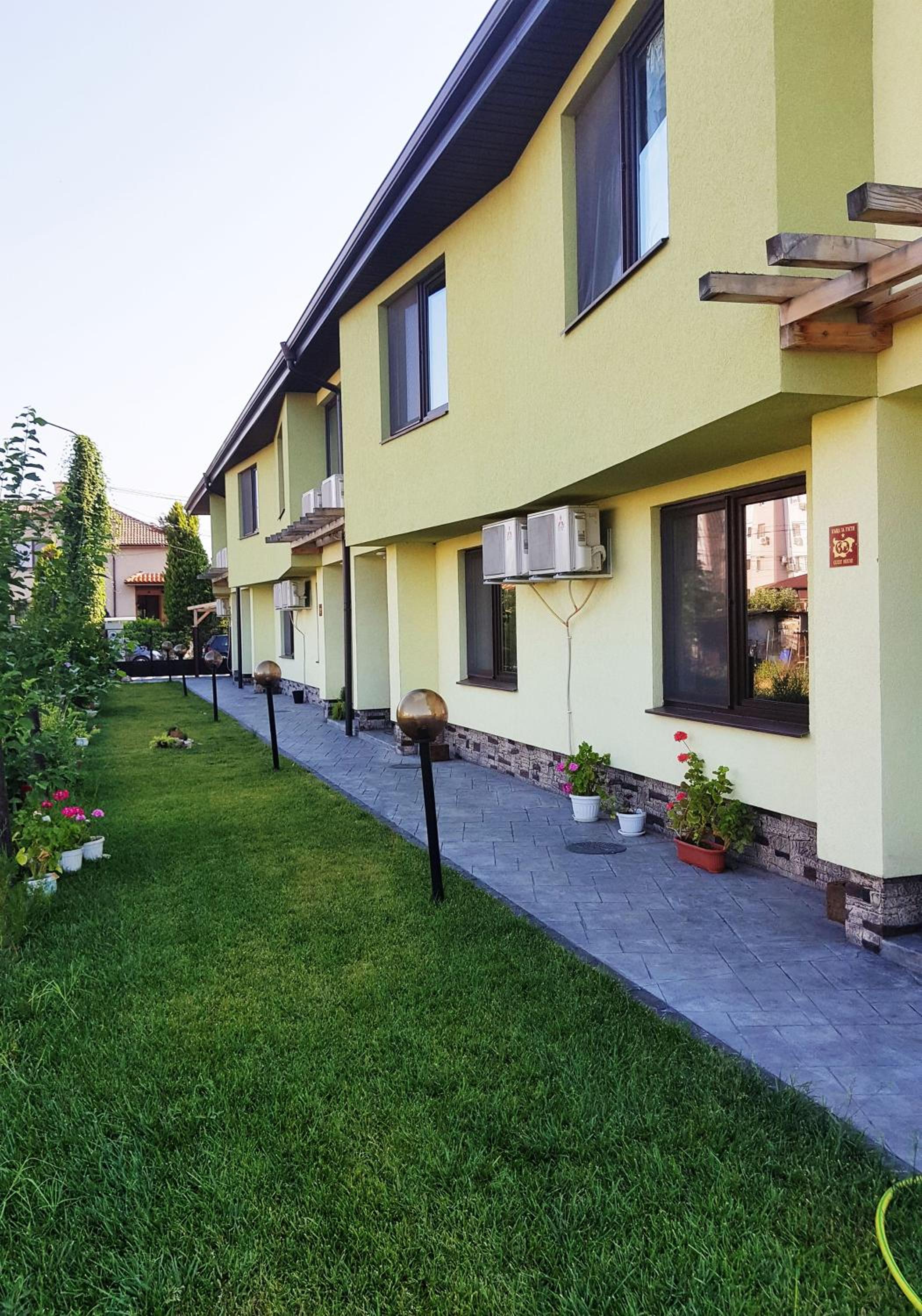 Guesthouse River House