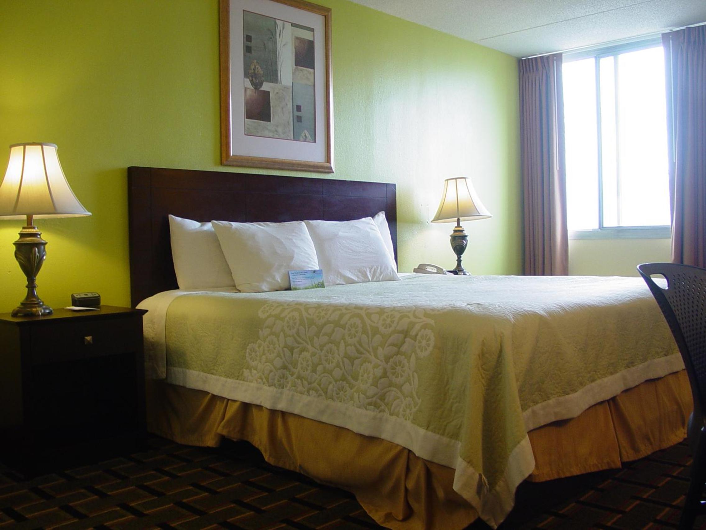 Danville Vacations - Days Hotel by Wyndham Danville Conference Center - Property Image 6