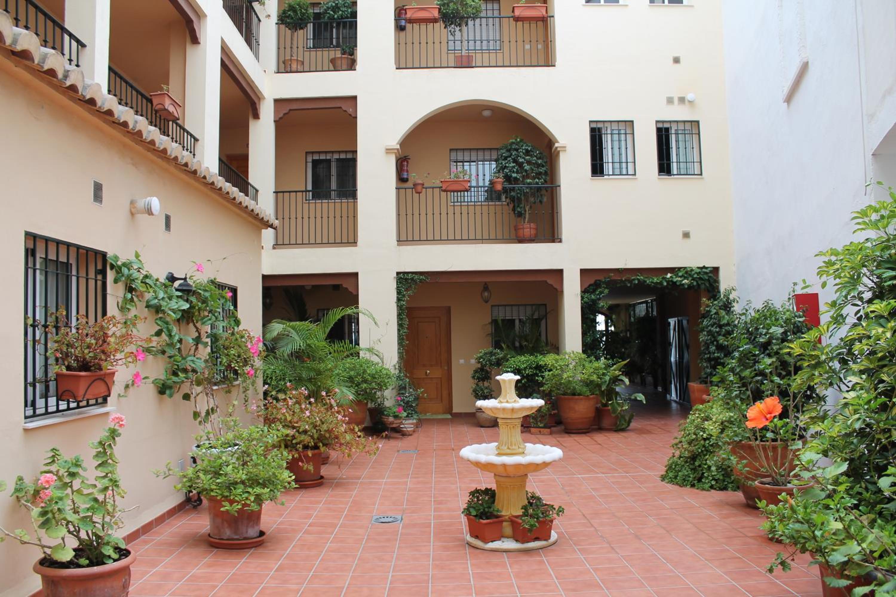 Apartamentos Turísticos Plaza del Olvido view 3