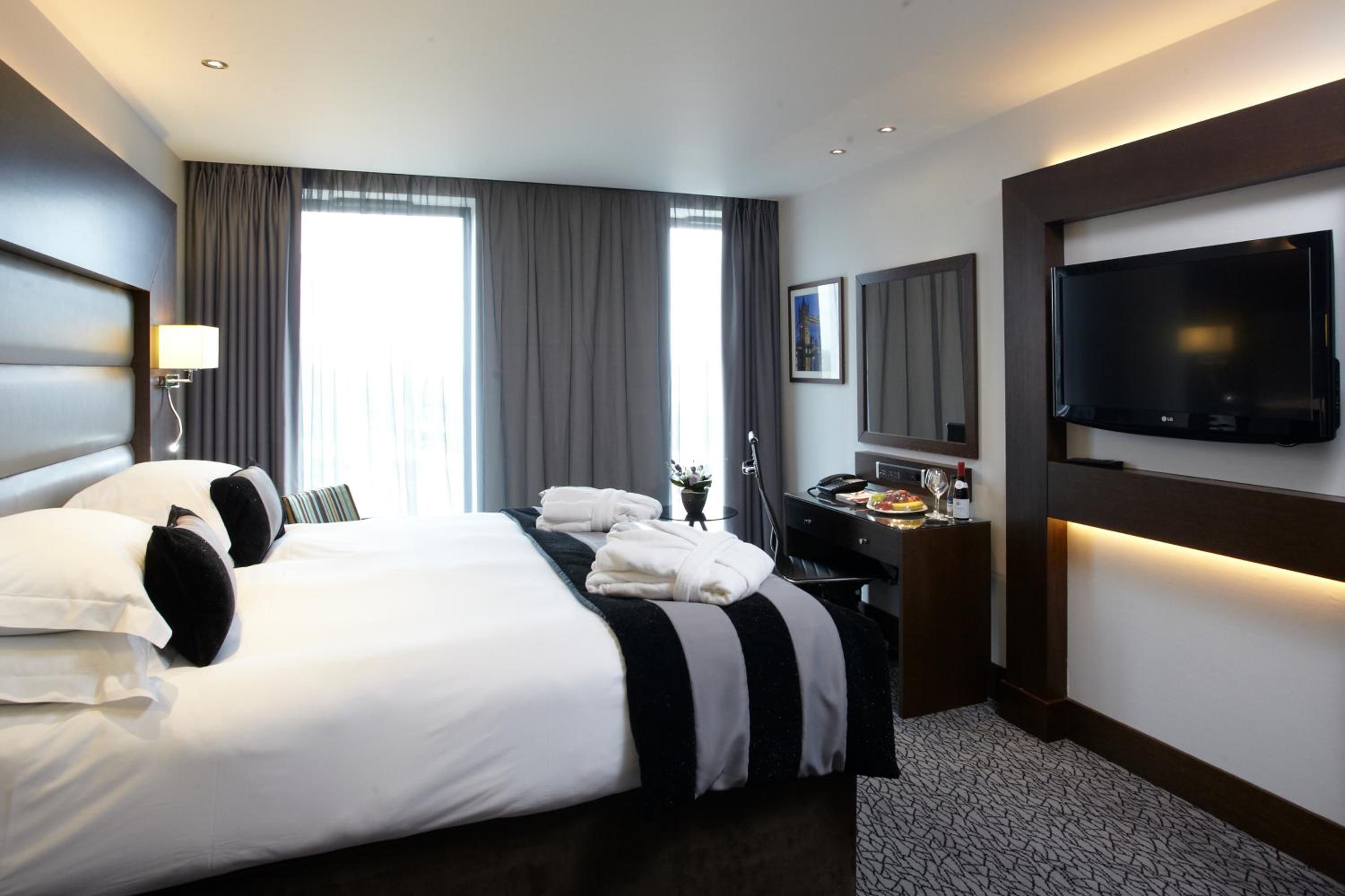 Hounslow Vacations - Park Grand Heathrow - Property Image 4