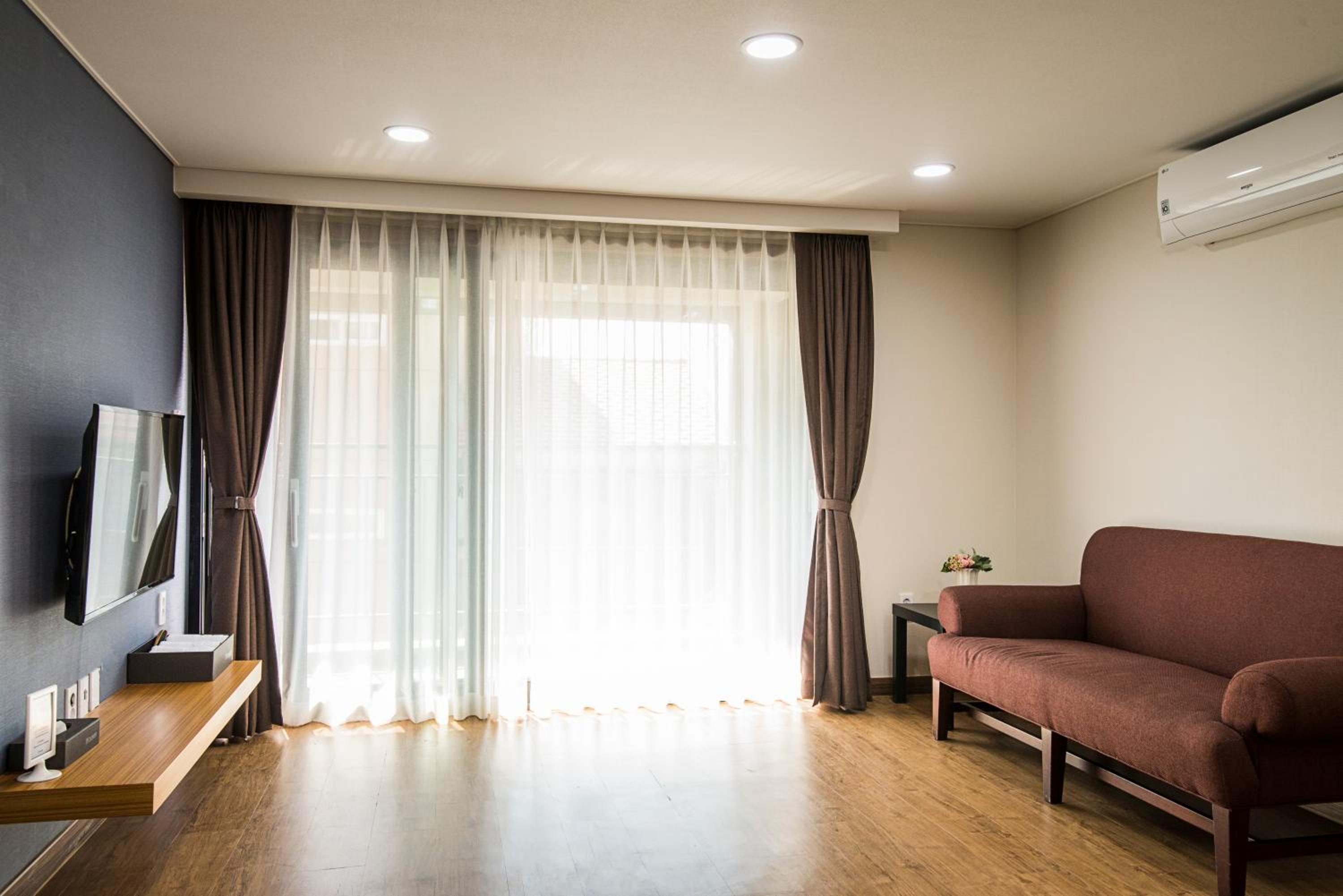 W Ocean Pension