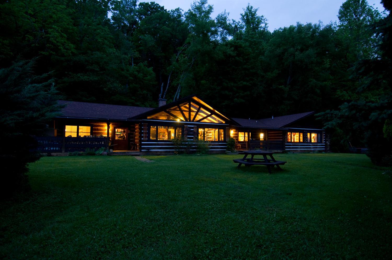 Hotel Creekwalk Inn Bed And Breakfast With Cabins