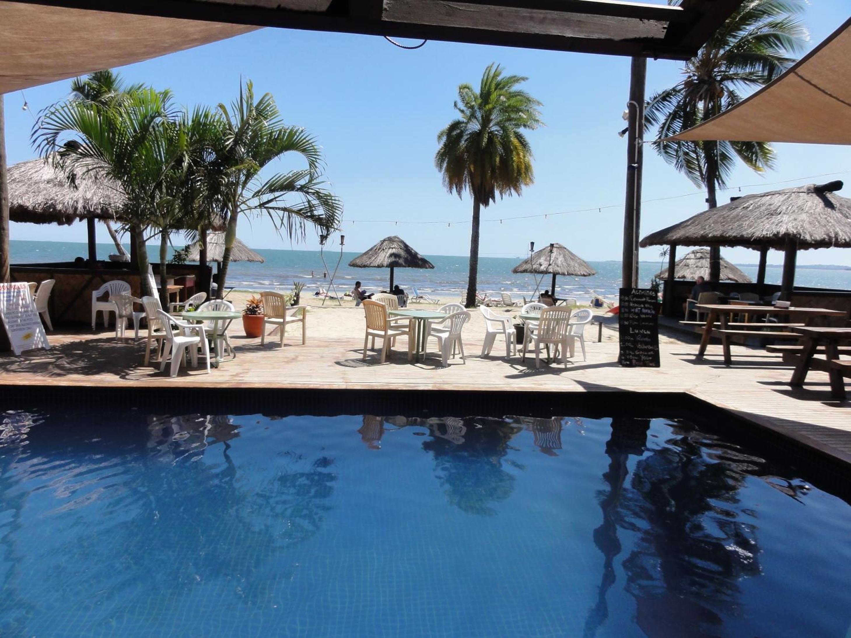 Smugglers Cove Beach Resort & Hotel - Image 2