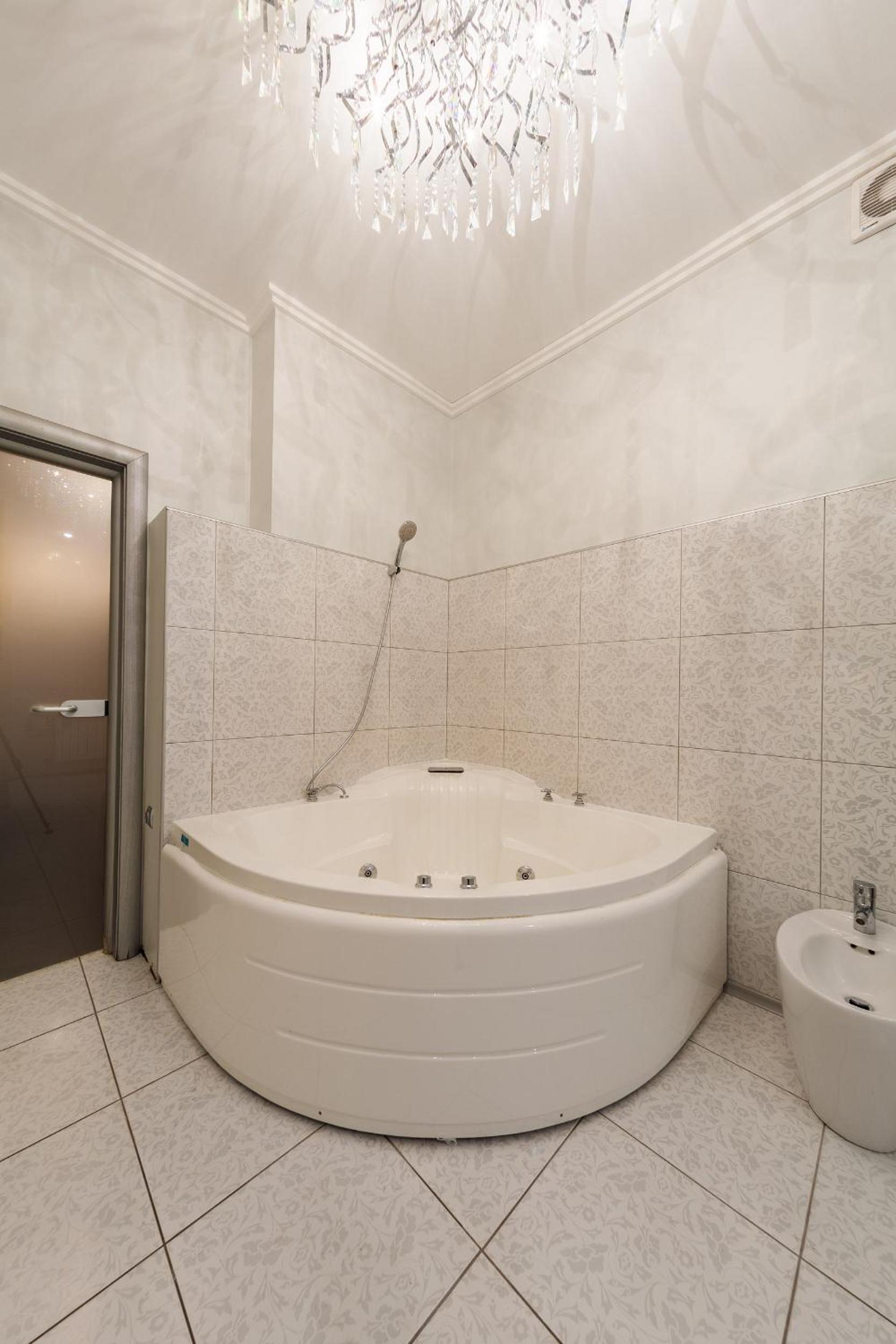 Botanic Towers опалення та світло цілодобово