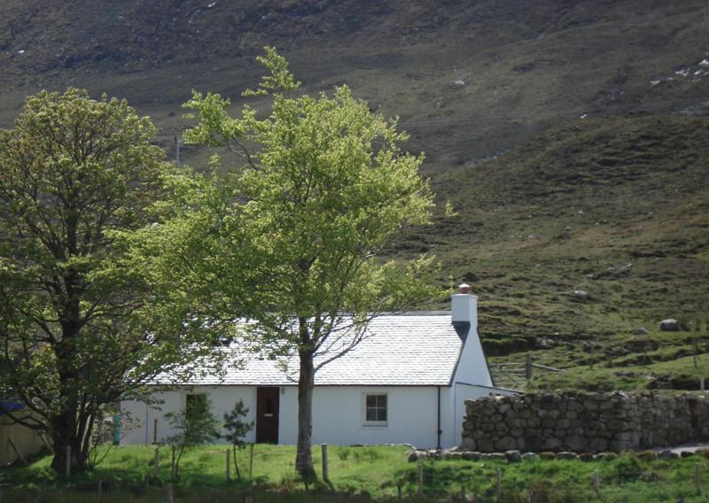 Glas Bheinn Cottage view 4