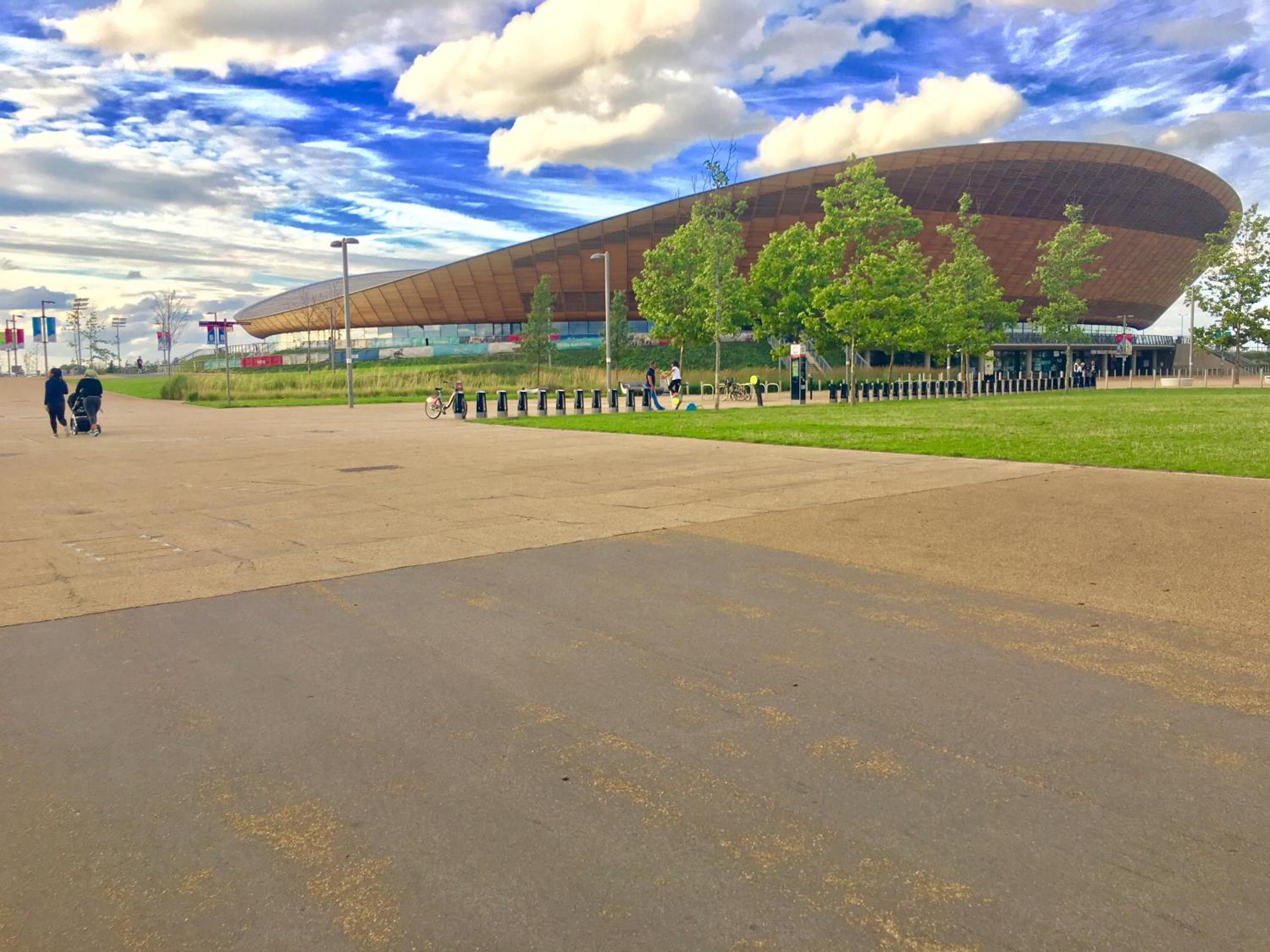 2 Bedroom Apartment in Stratford Olympic Park near Westfield with Balcony Parking and Velodrome View