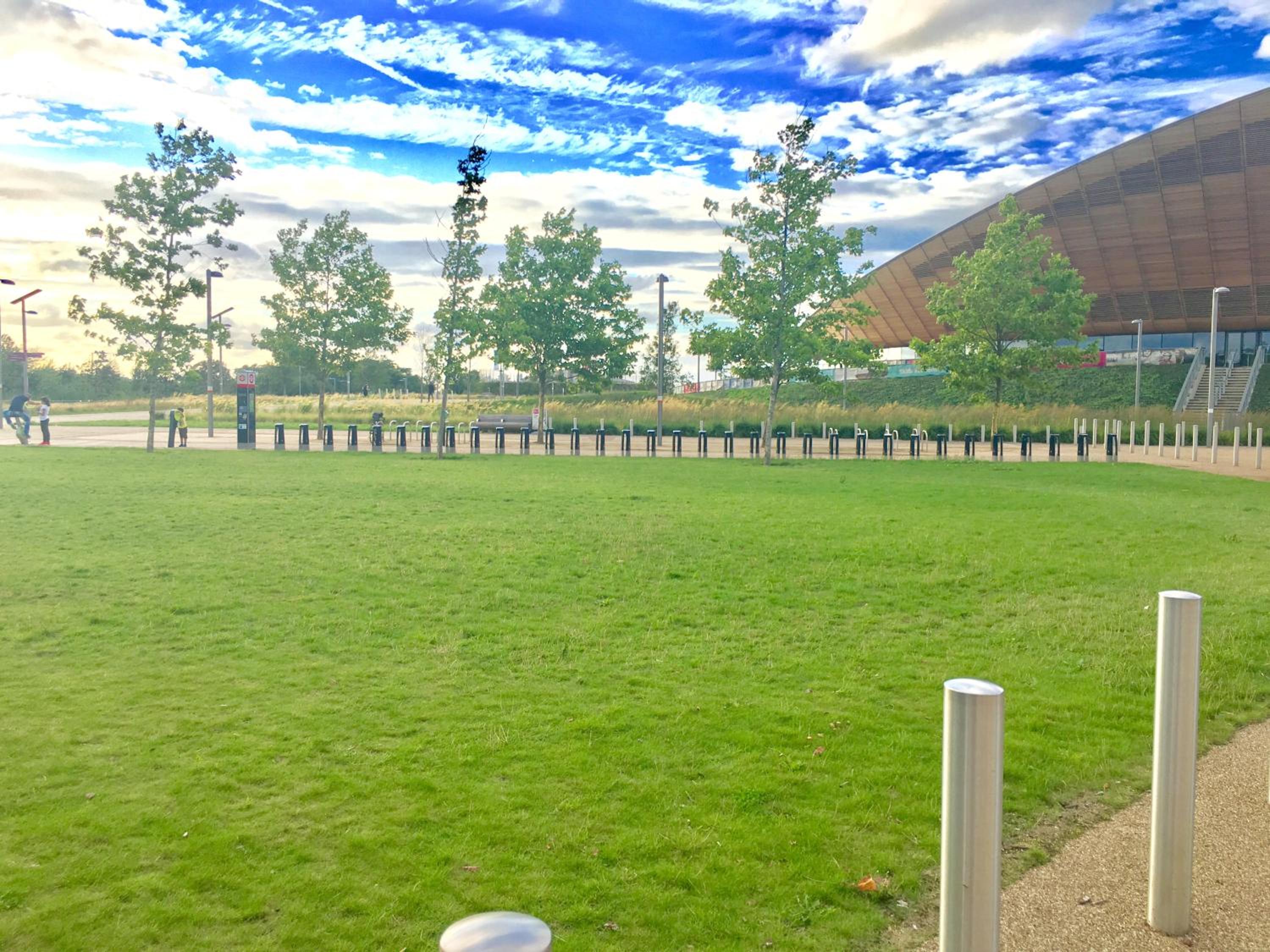 2 Bedroom Apartment in Stratford Olympic Park near Westfield with Balcony Parking and Velodrome View