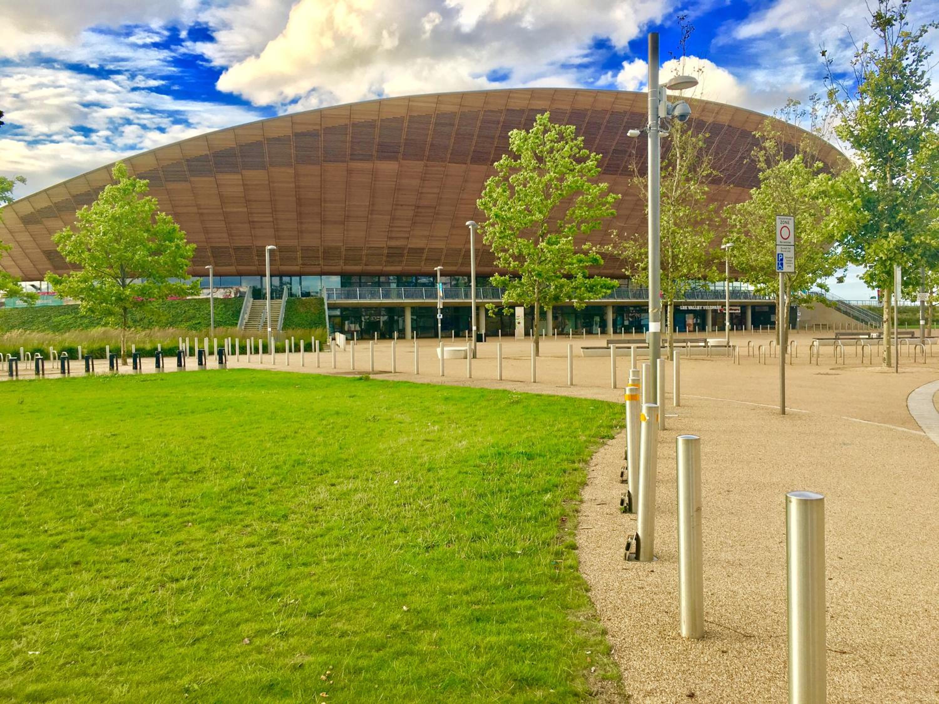 2 Bedroom Apartment in Stratford Olympic Park near Westfield with Balcony Parking and Velodrome View