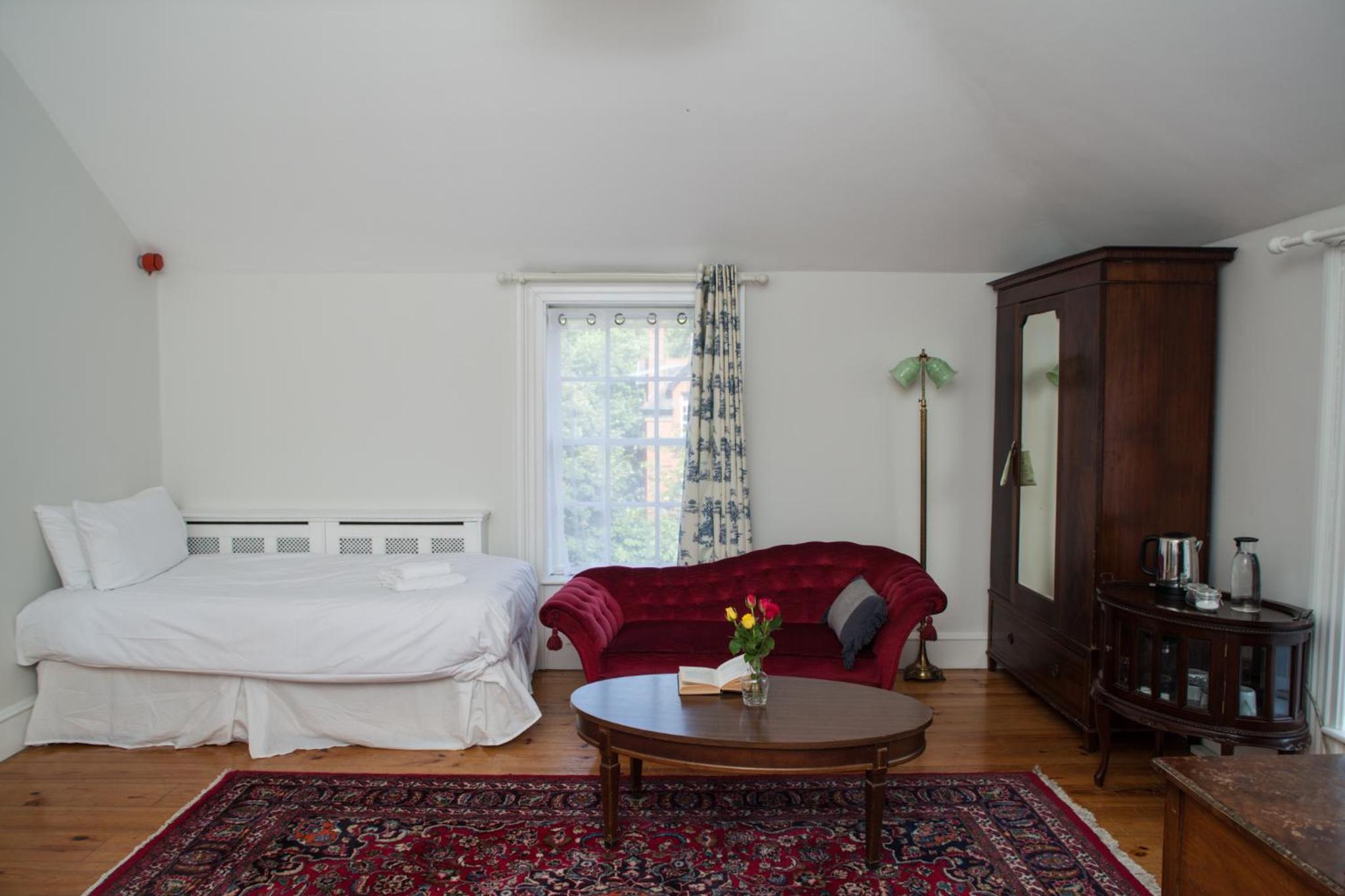 The Historical Harcourt Suites