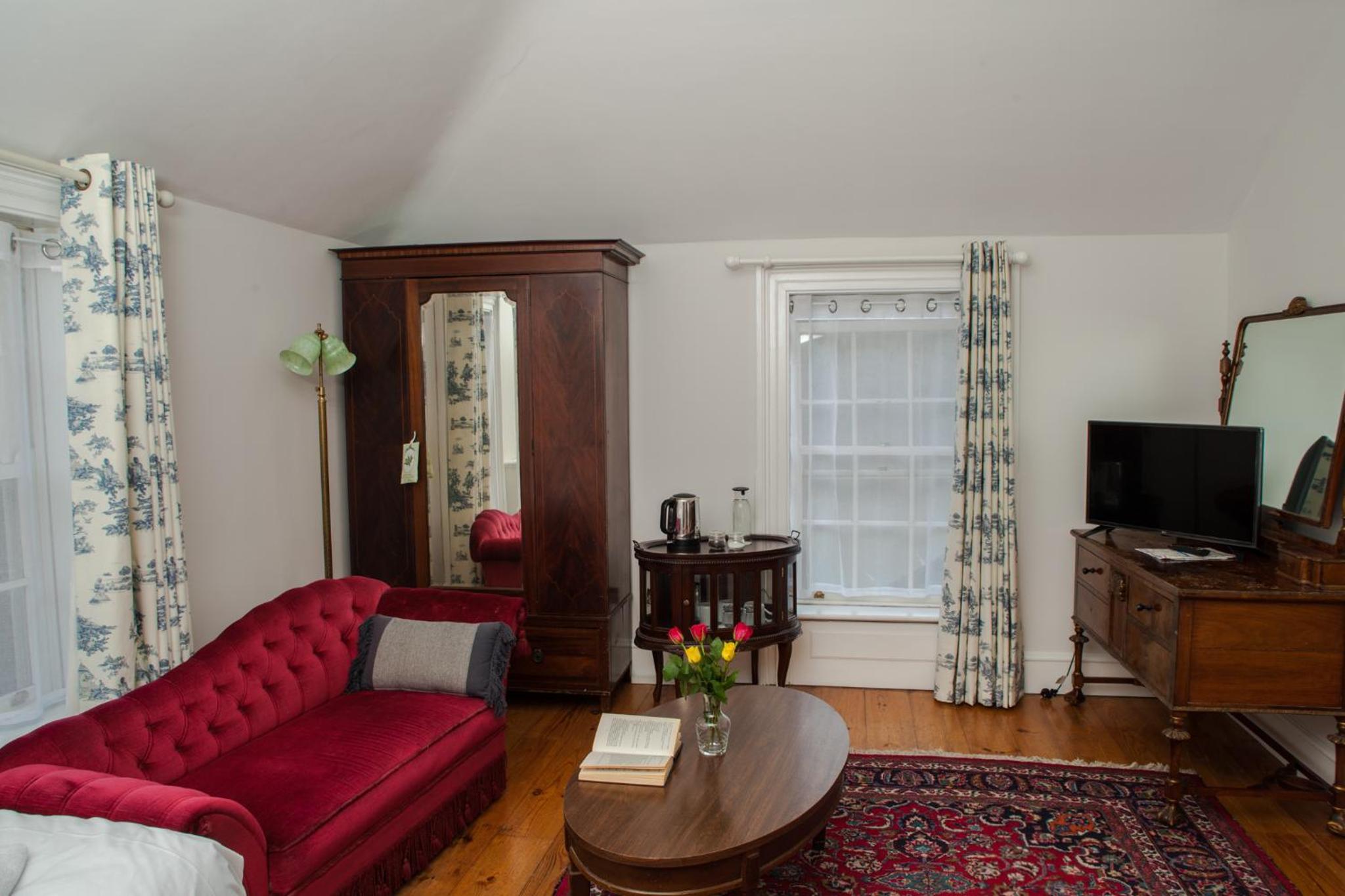 The Historical Harcourt Suites