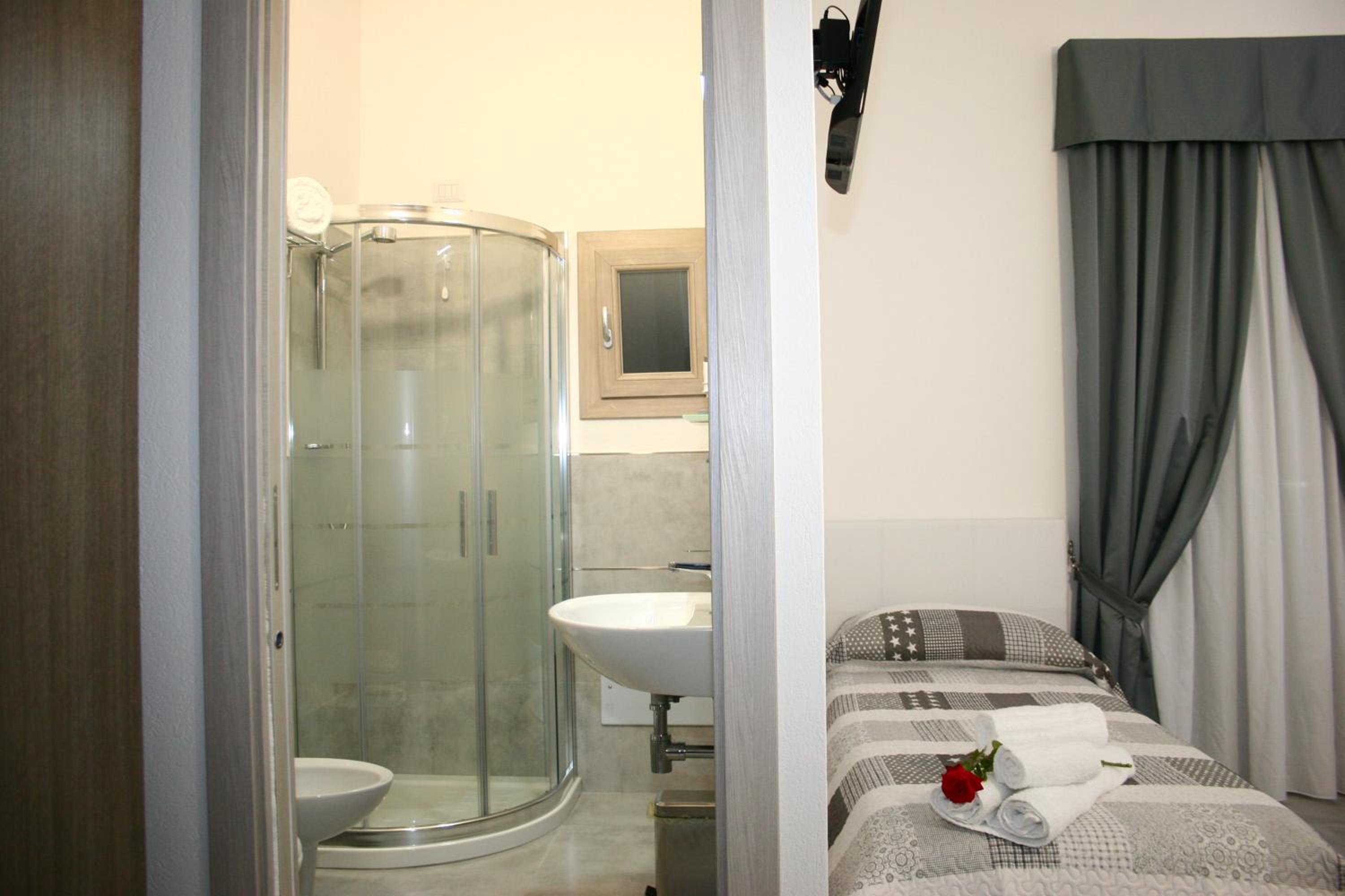 Photo 10