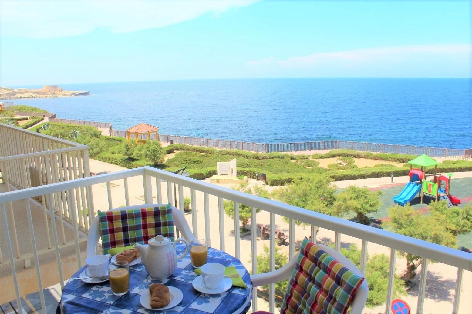 Bellavista - comfortable seafront apartment fully airconditioned - 3 bedrooms, 2 bathrooms view 2