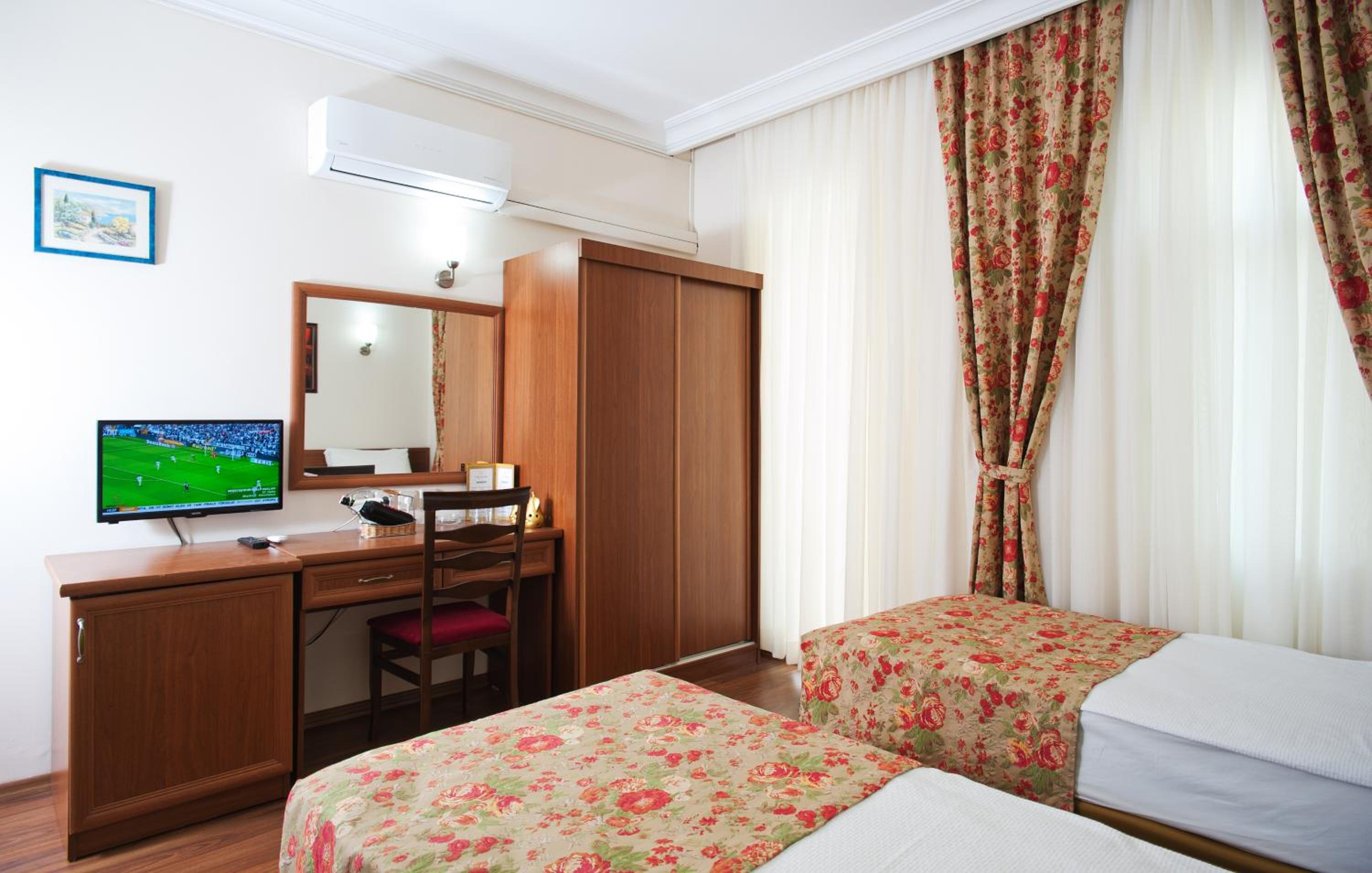 Triana Hotel - Image 6