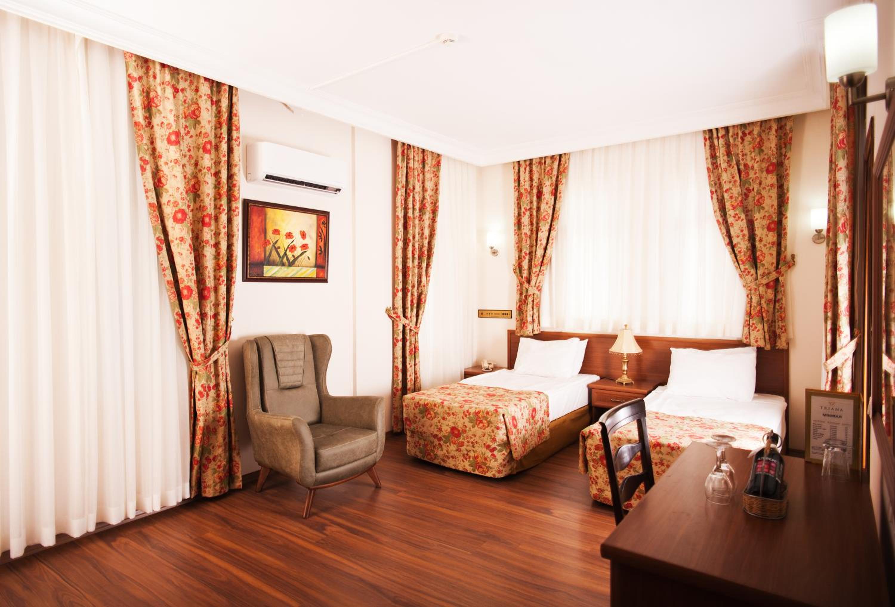Triana Hotel - Image 11