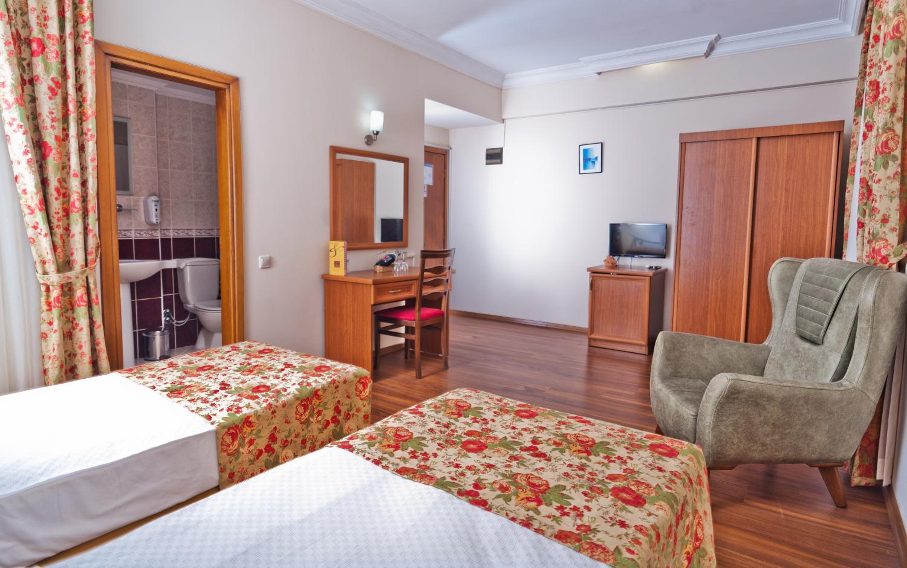 Triana Hotel - Image 17