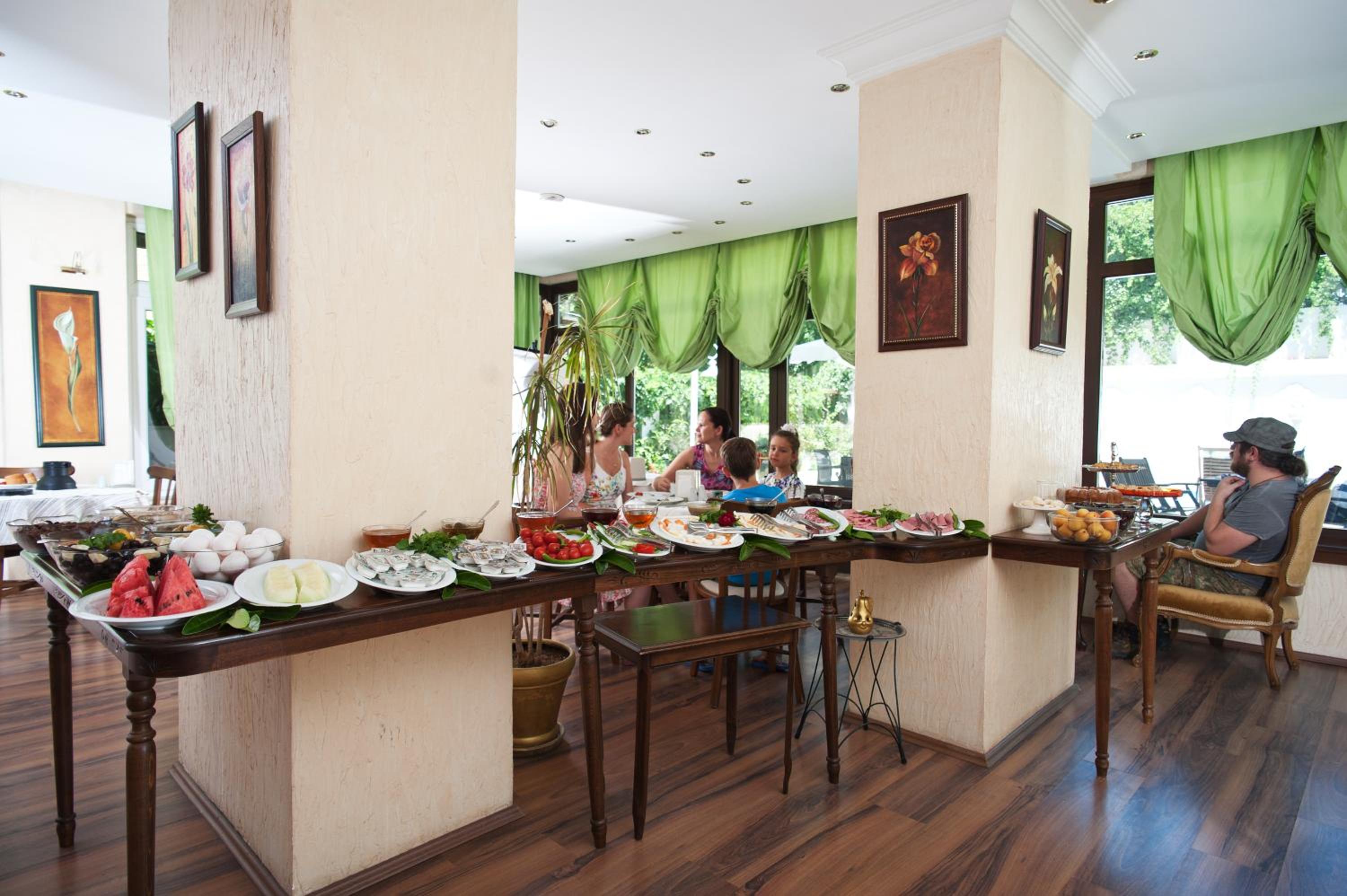 Triana Hotel - Image 7